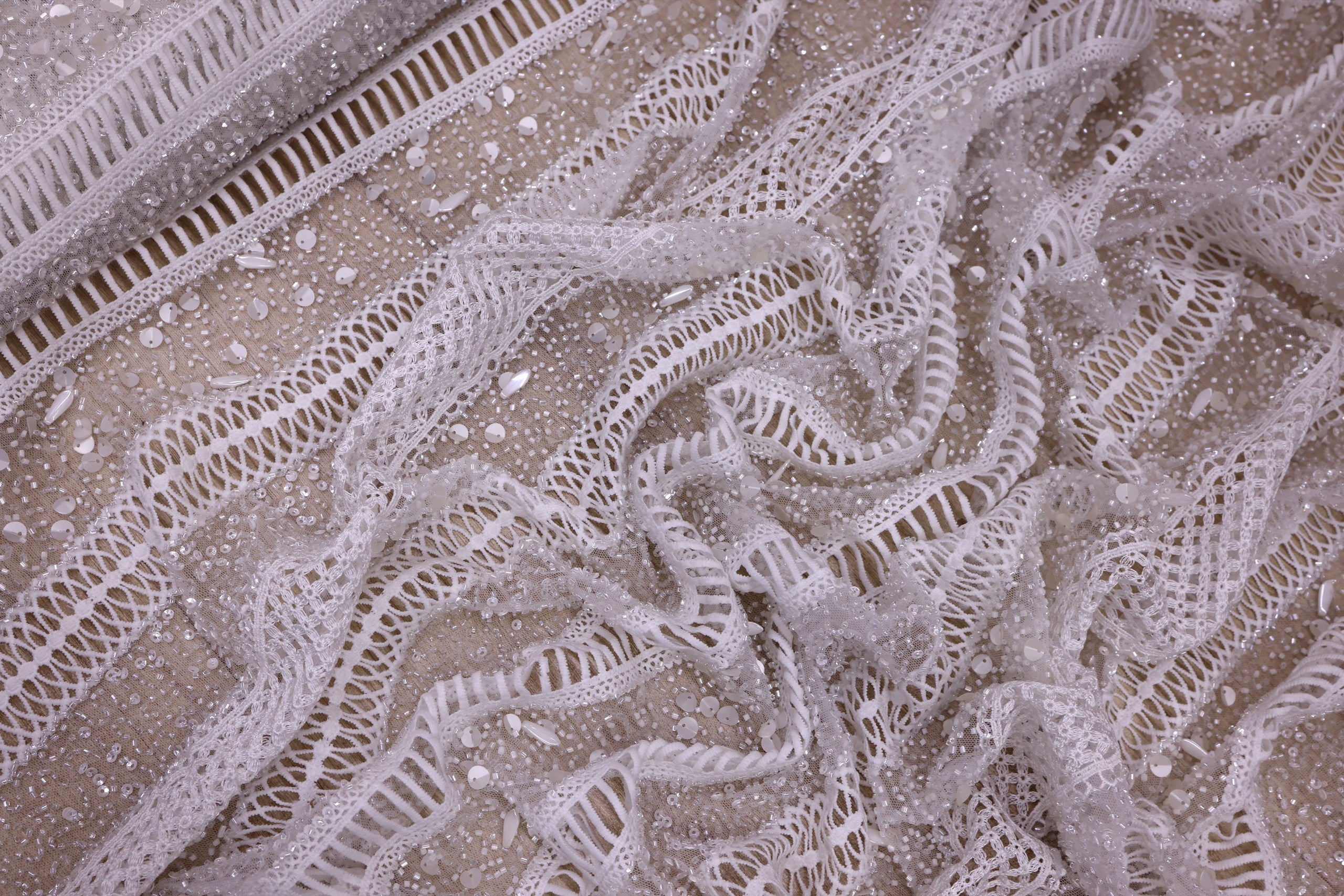 Broderie de lux tip dantela cu margele si paiete   C42 - Alb