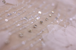 Broderie de lux tip dantela cu strasuri/pietre pretioase  C45 - Alb.