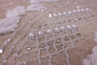 Broderie de lux tip dantela cu strasuri/pietre pretioase  C45 - Alb.