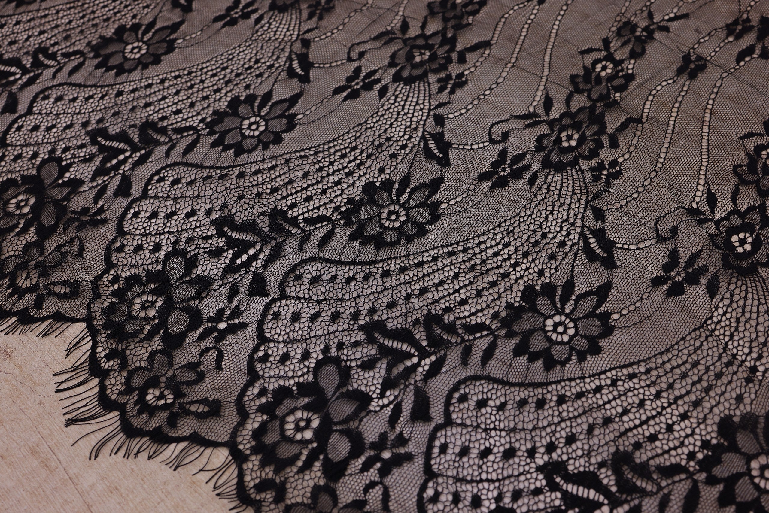 Dantela Chantilly Negru - 117