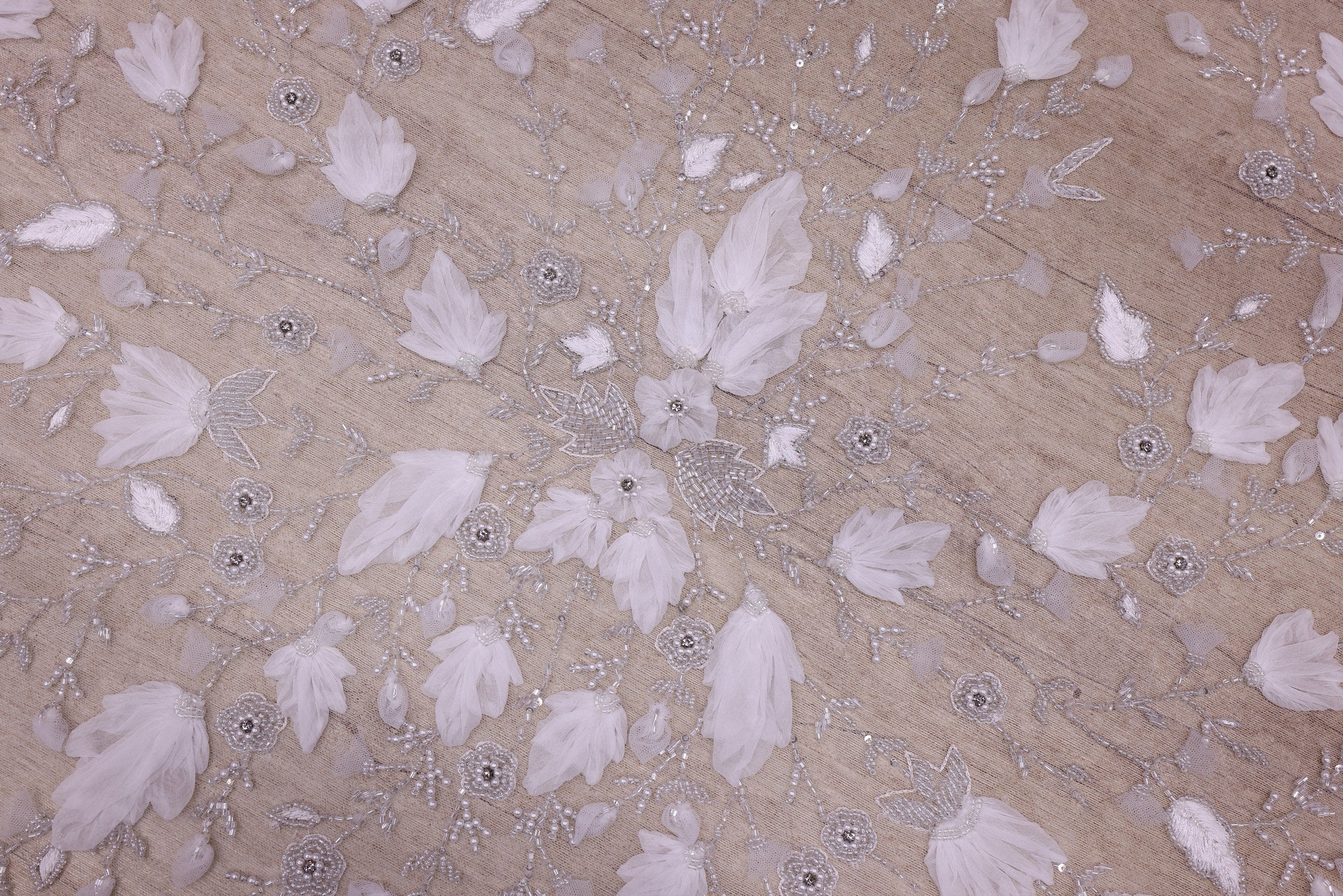 Broderie de lux tip dantela cu flori 3D, pietre pretioase, perle si margele  C47 - Alb.