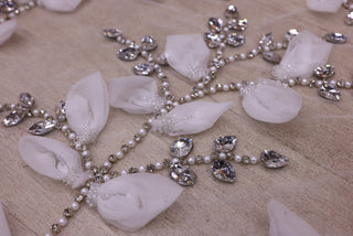 Broderie de lux tip dantela pietre pretioase, perle si design floral  C48 - Alb.