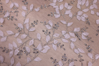 Broderie de lux tip dantela pietre pretioase, perle si design floral  C48 - Alb.