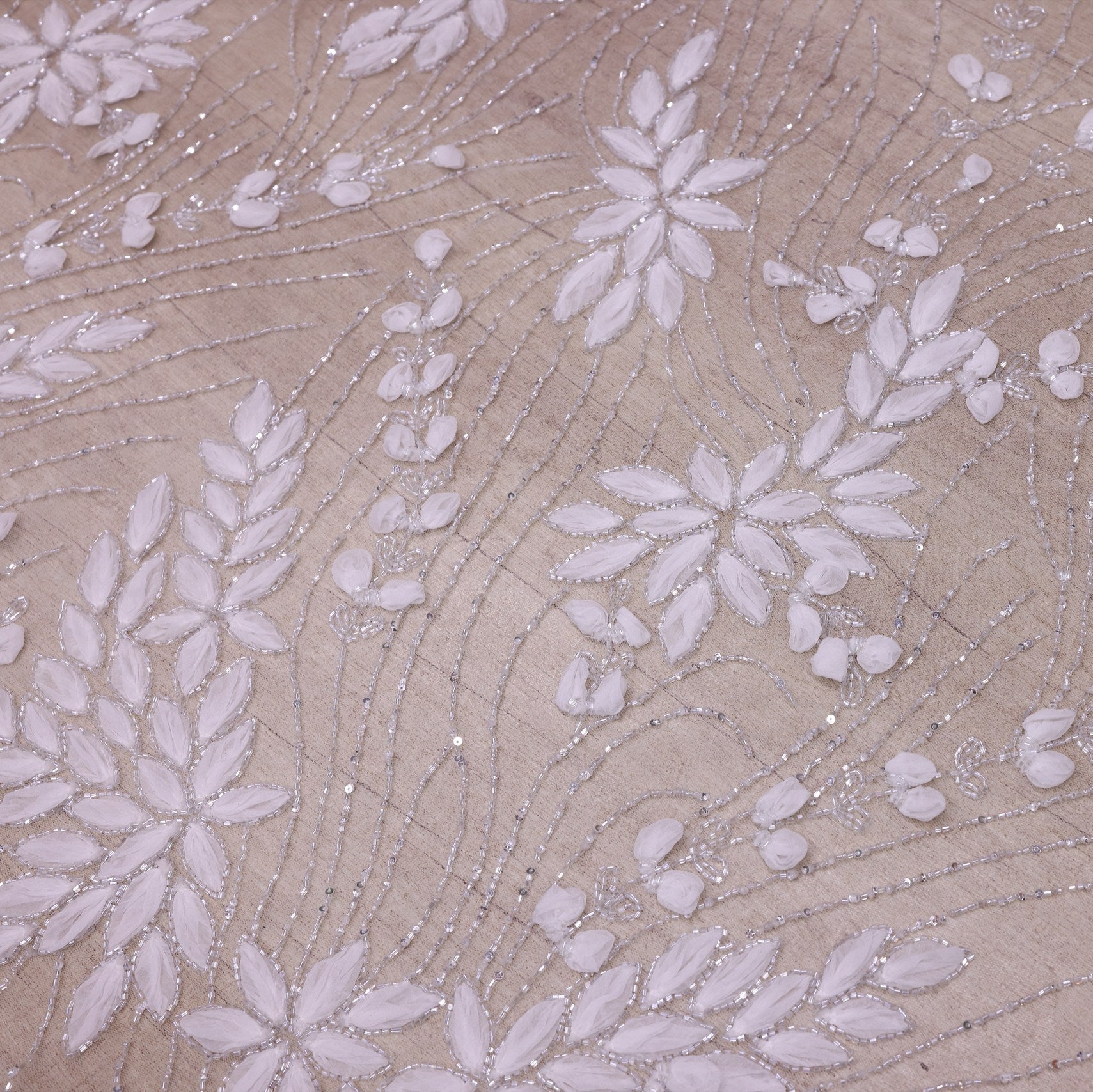 Broderie de lux tip dantela cu strasuri/pietre pretioase  C49 - Alb.