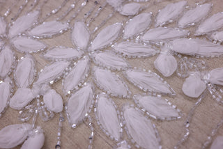 Broderie de lux tip dantela cu flori 3D, margele si paiete C49 - Alb.