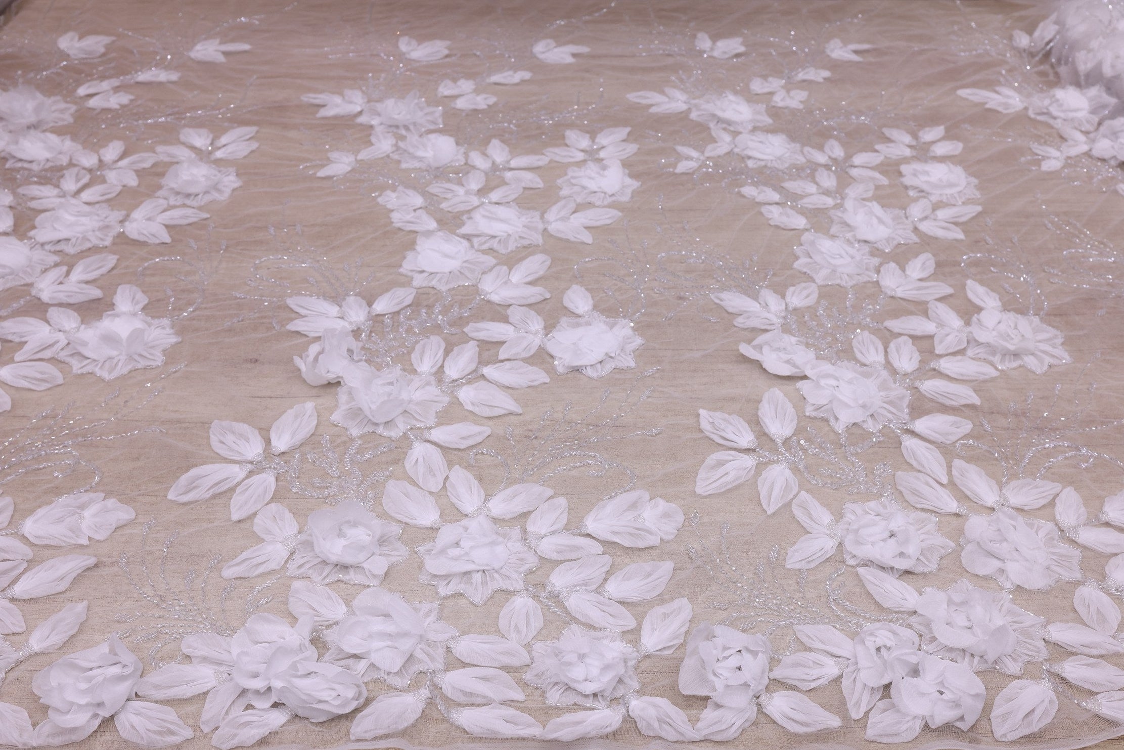 Broderie de lux tip dantela cu strasuri/pietre pretioase  C50 - Alb.