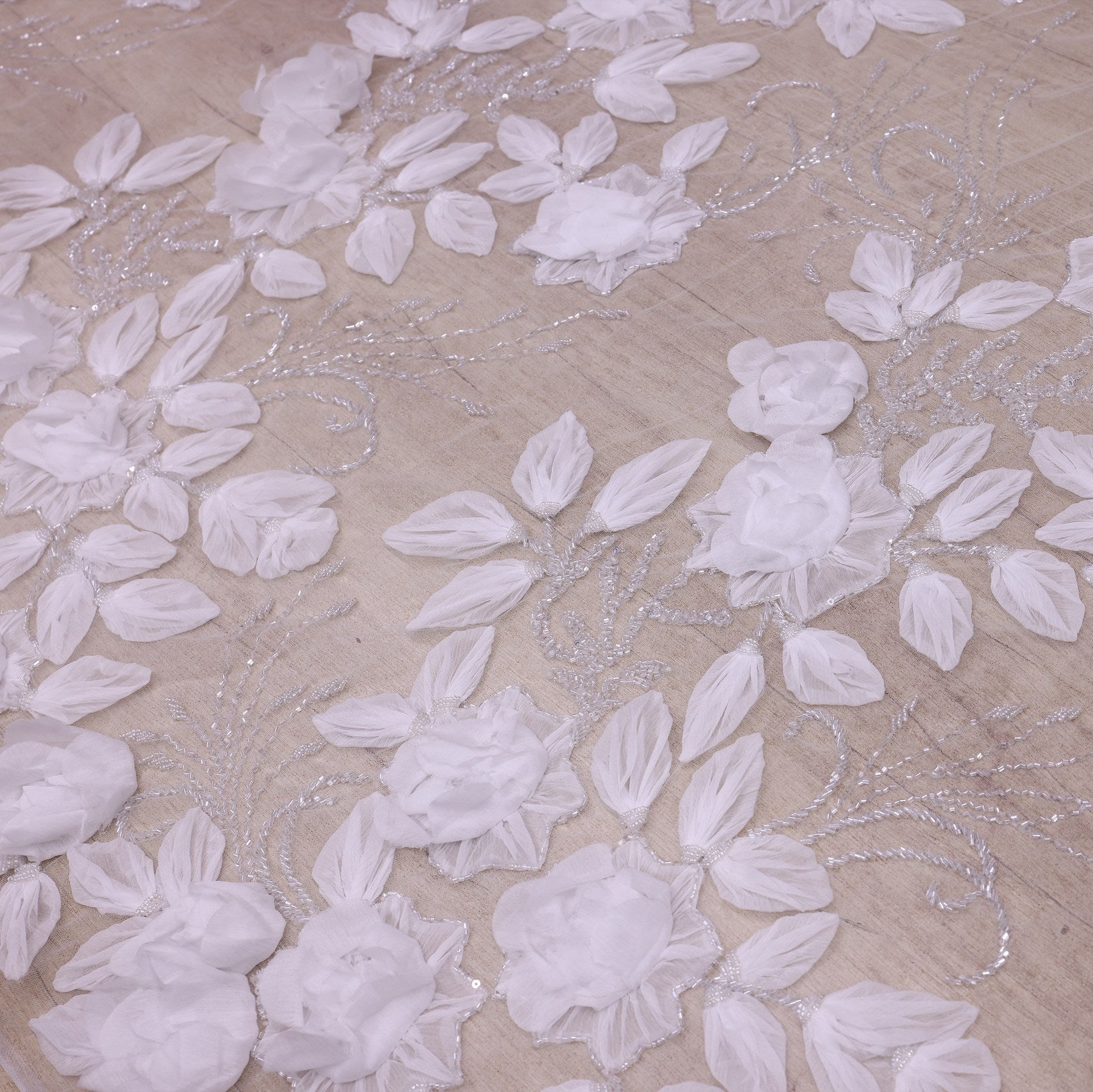 Broderie de lux tip dantela cu strasuri/pietre pretioase  C50 - Alb.