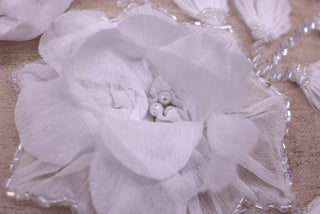 Broderie de lux tip dantela cu flori 3D, margele si paiete  C50 - Alb.