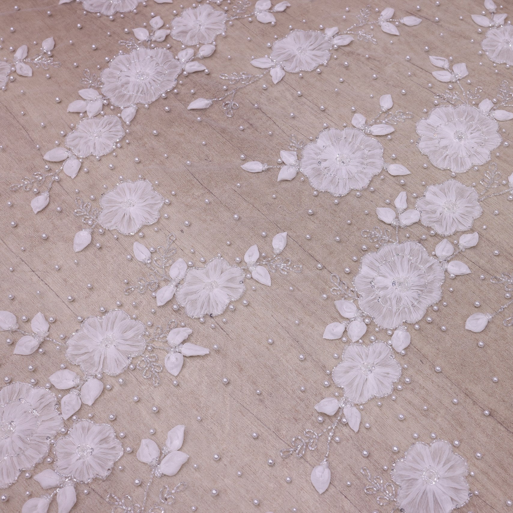 Broderie de lux tip dantela cu strasuri/pietre pretioase  C52 - Alb.