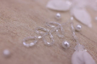 Broderie de lux tip dantela cu flori 3D, cristale si perle  cusute manual   C52 - Alb.
