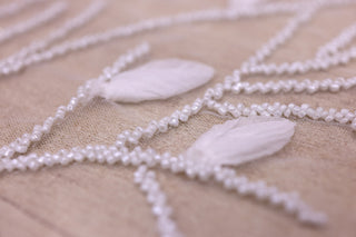 Broderie de lux tip dantela cu aplicatii 3D si perle cusute manual C53 - Alb.