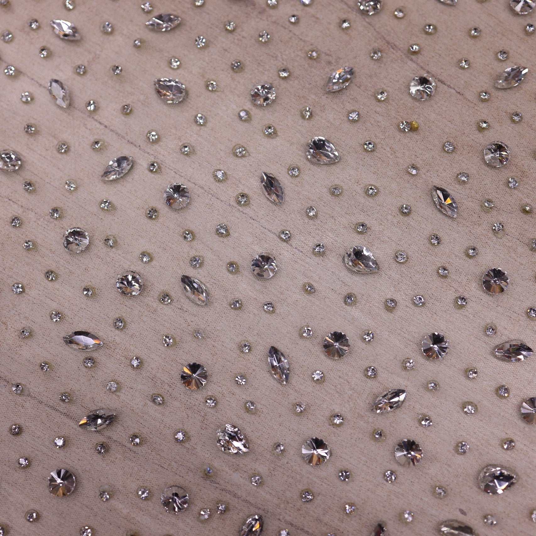 Broderie de lux tip dantela cu pietre pretioase aplicate manual  C54 - Alb
