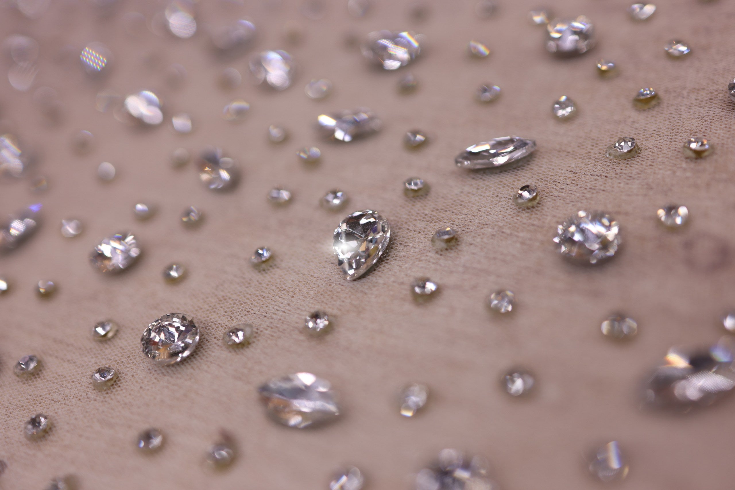 Broderie de lux tip dantela cu pietre pretioase aplicate manual  C54 - Alb