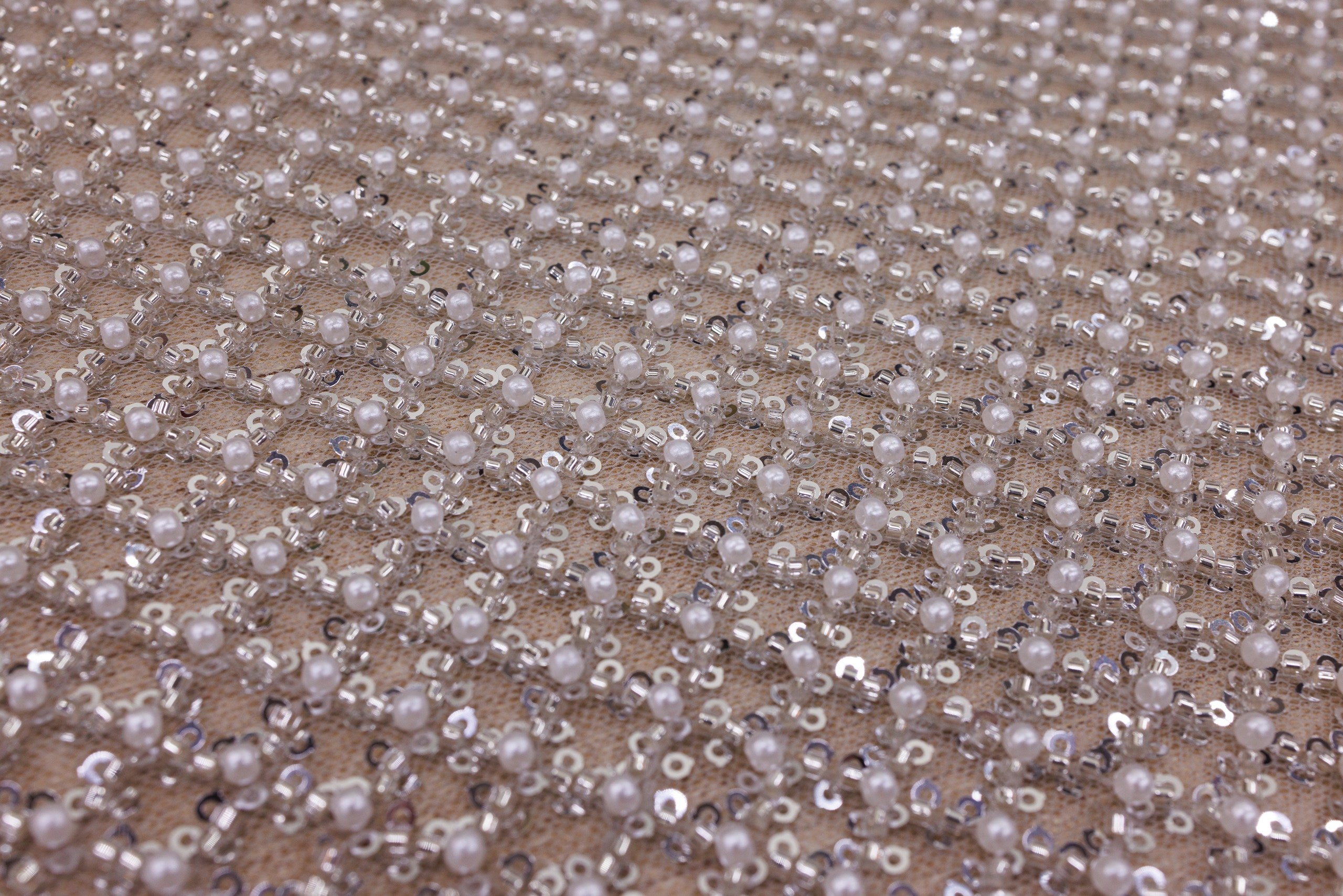 Broderie tip dantela cu perle/margele si paiete - Alb. M4