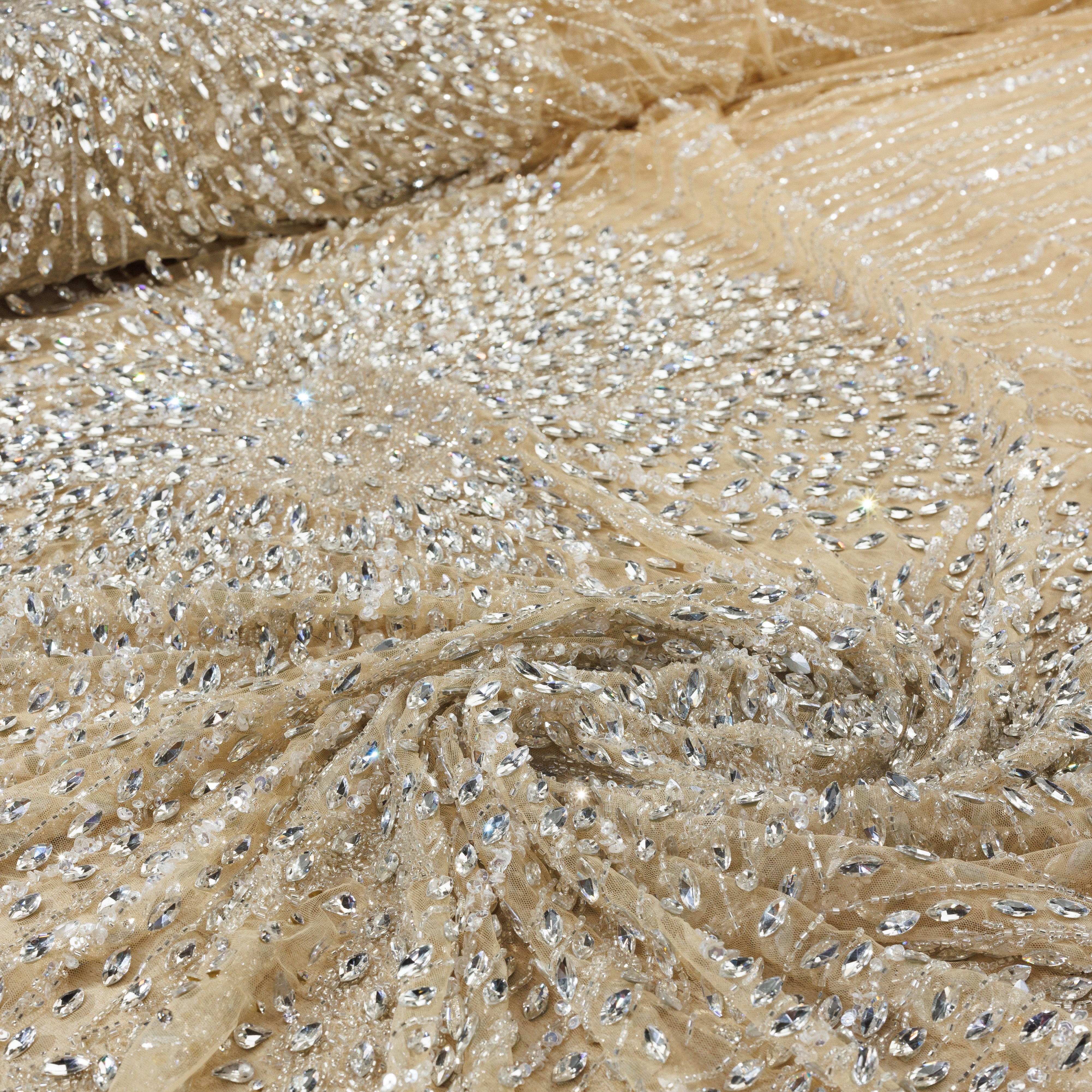 Broderie de lux tip dantela cu strasuri/pietre pretioase