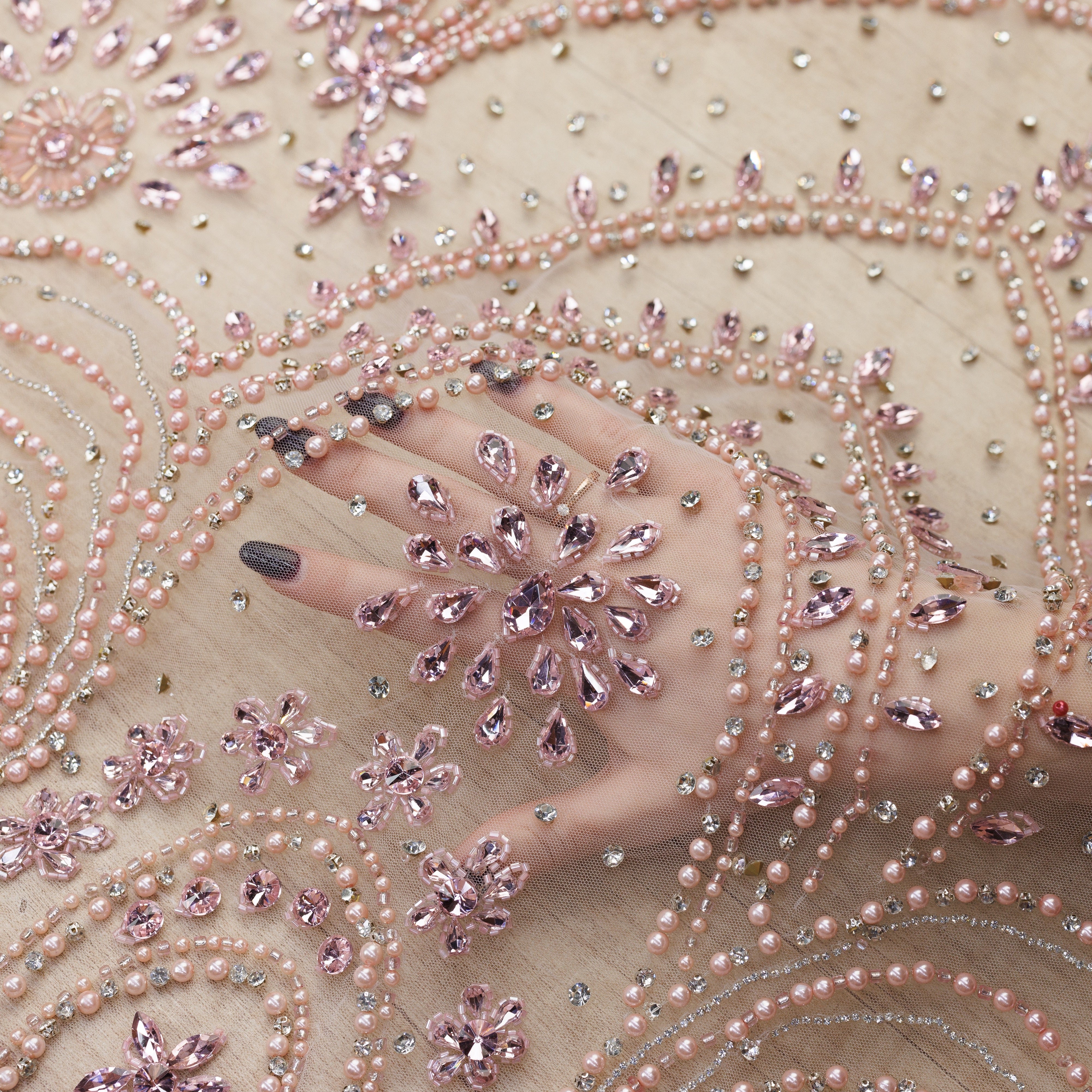 Broderie de lux tip dantela cu strasuri/pietre pretioase