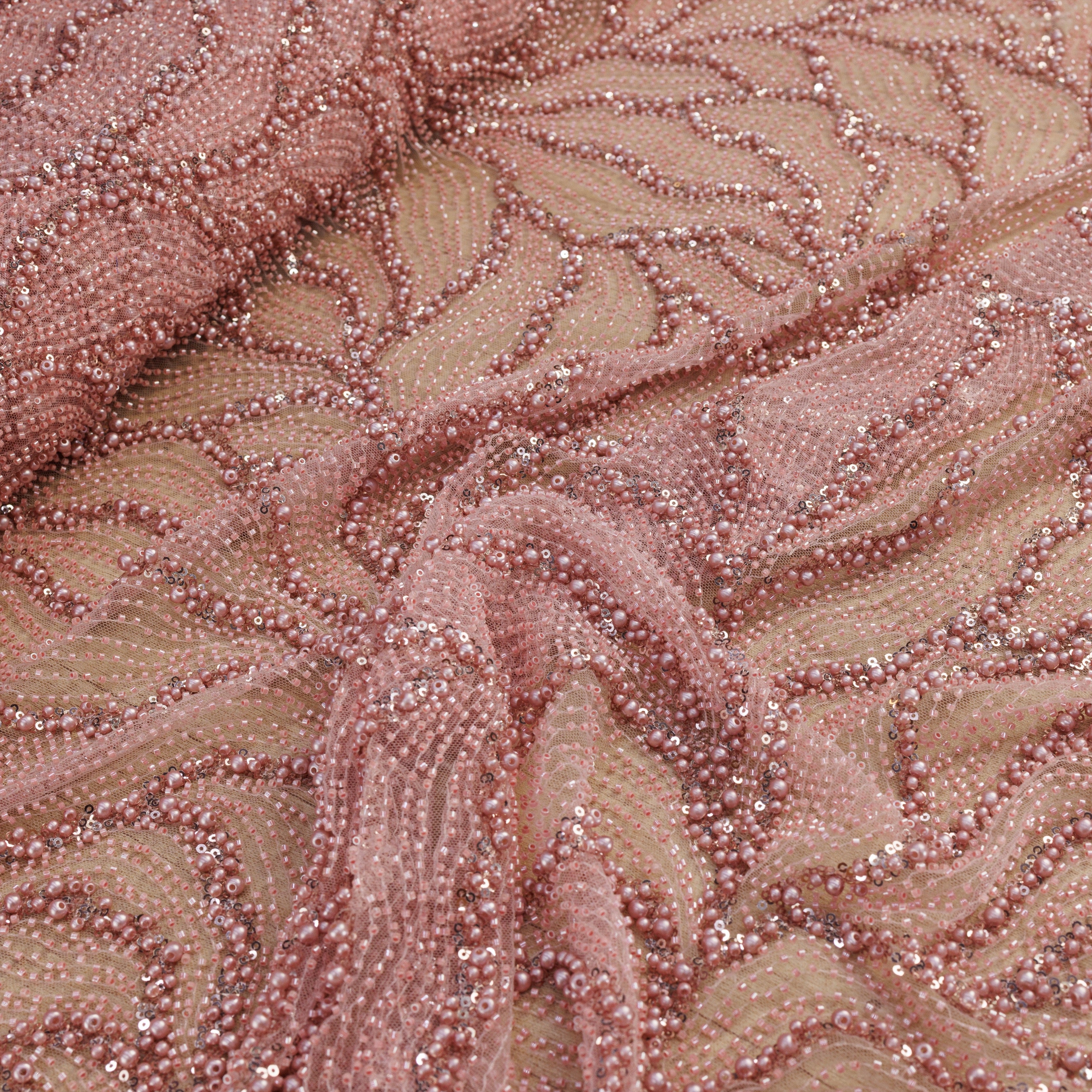 Broderie tip dantela cu perle