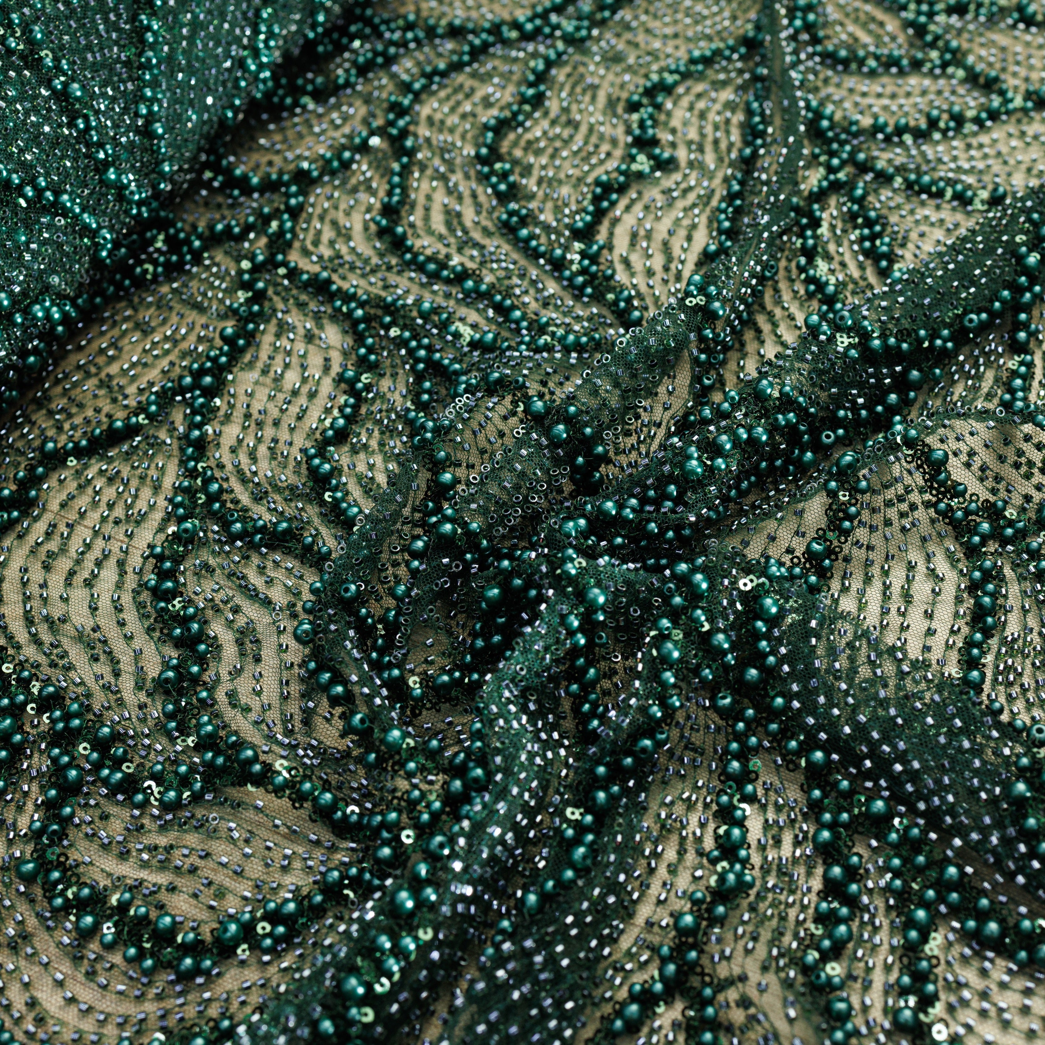 Broderie tip dantela cu perle