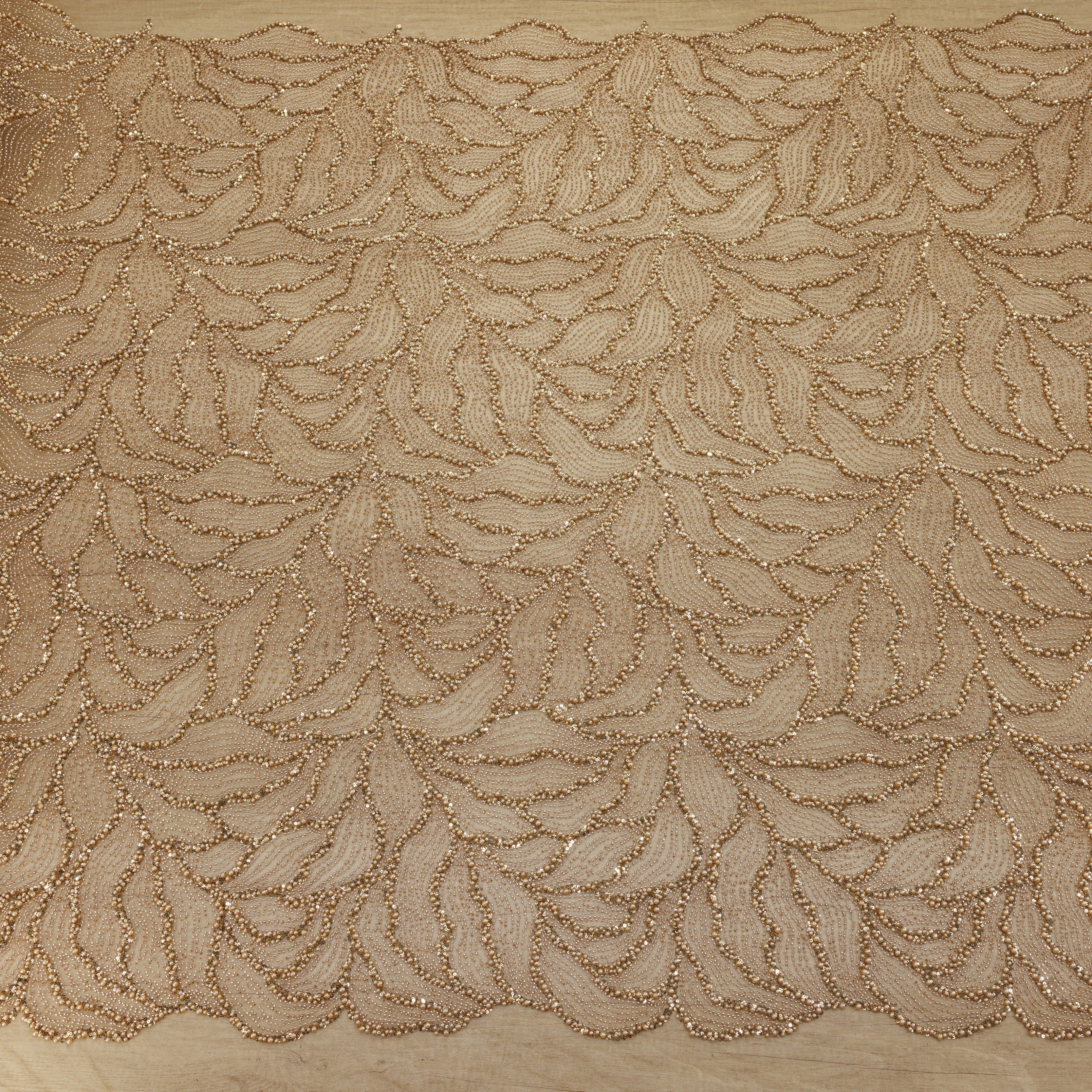 Broderie tip dantela cu perle