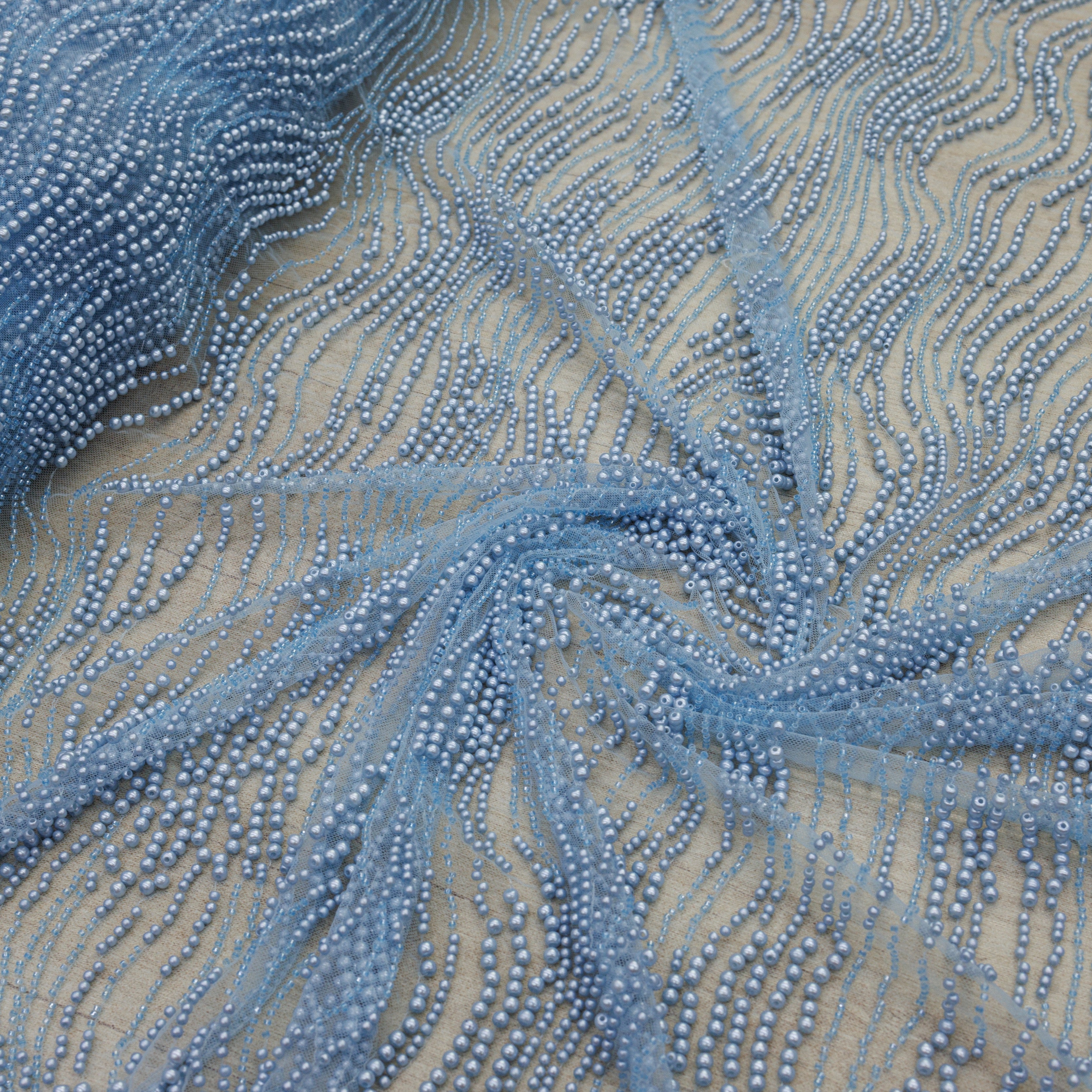 Broderie tip dantela cu perle si margele