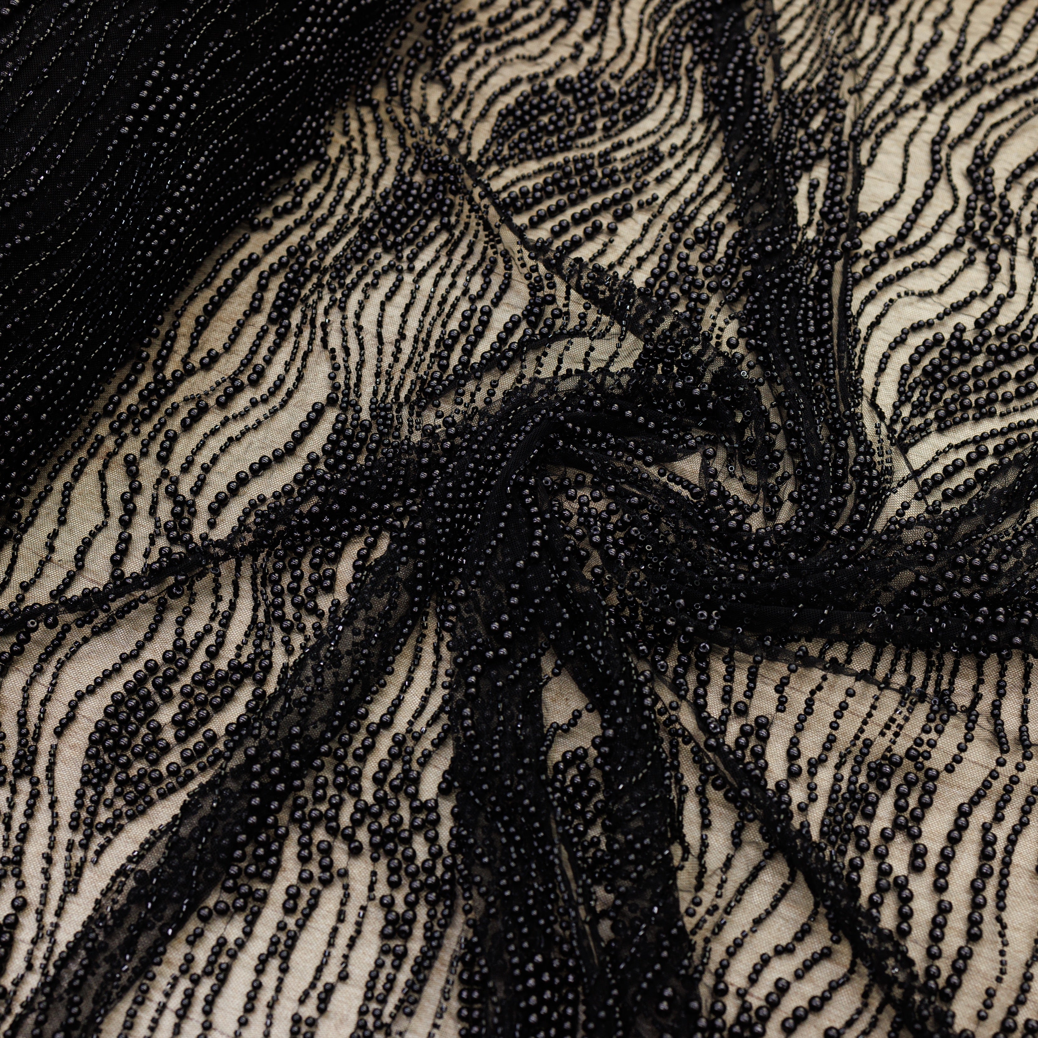 Broderie tip dantela cu perle si margele