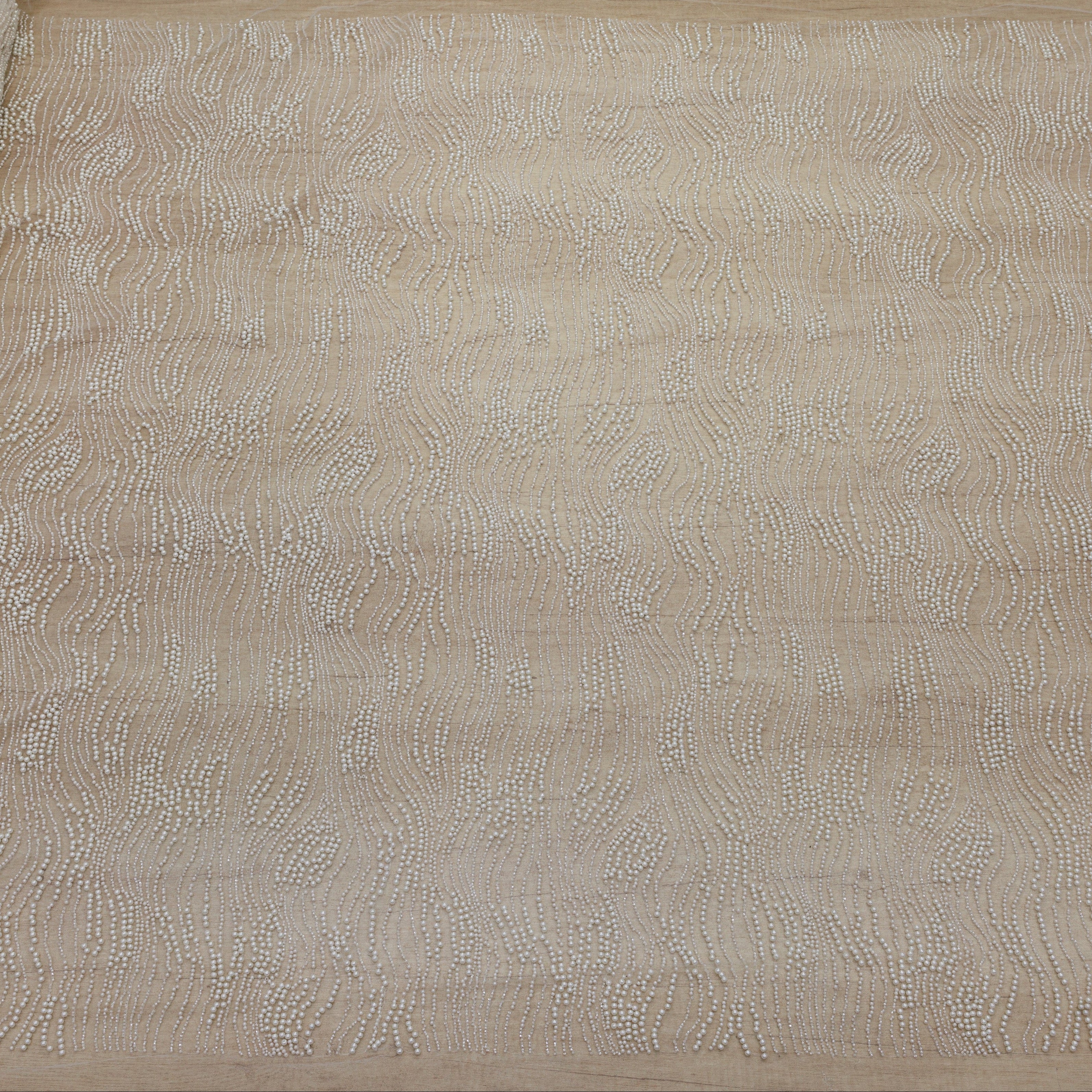 Broderie tip dantela cu perle si margele