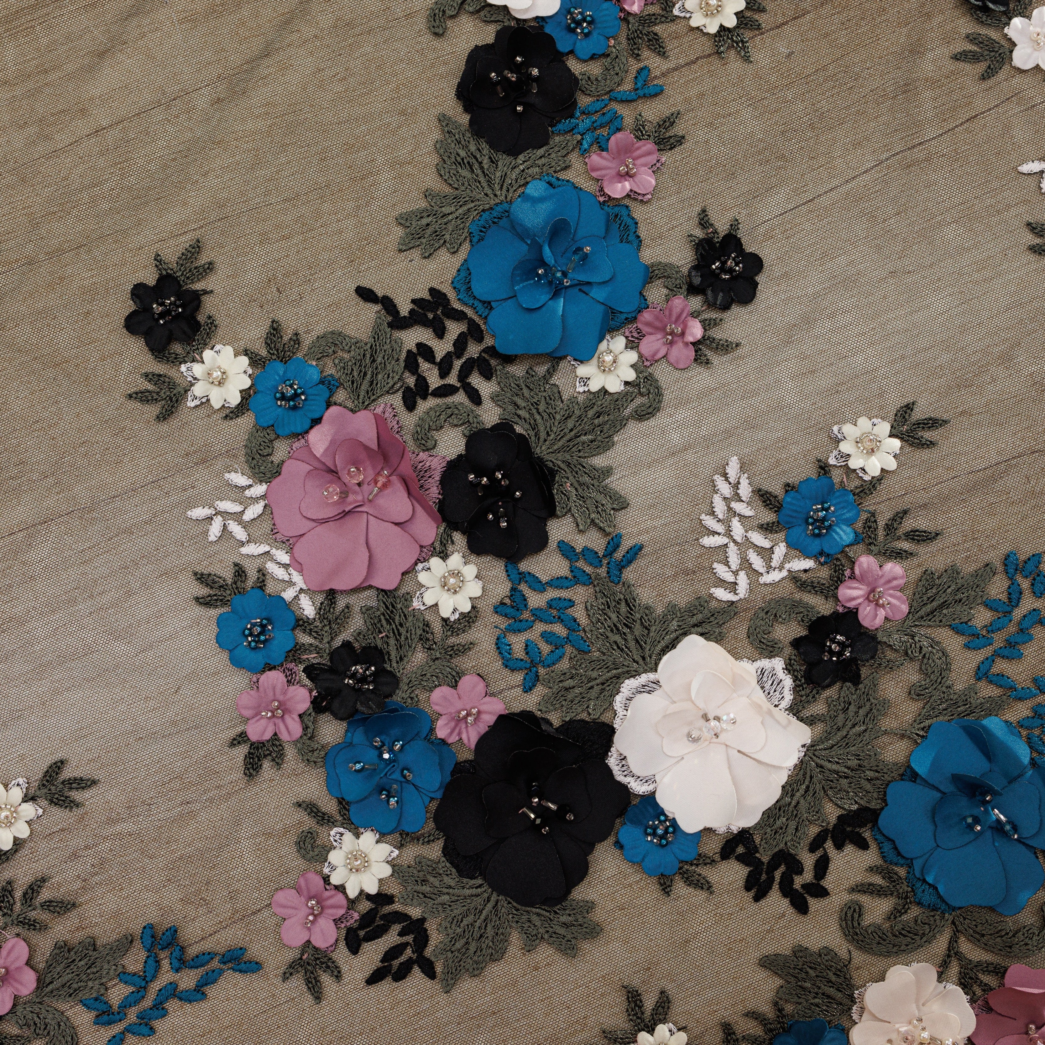 Broderie cu flori 3d cu cristale si margele A2 - Negru