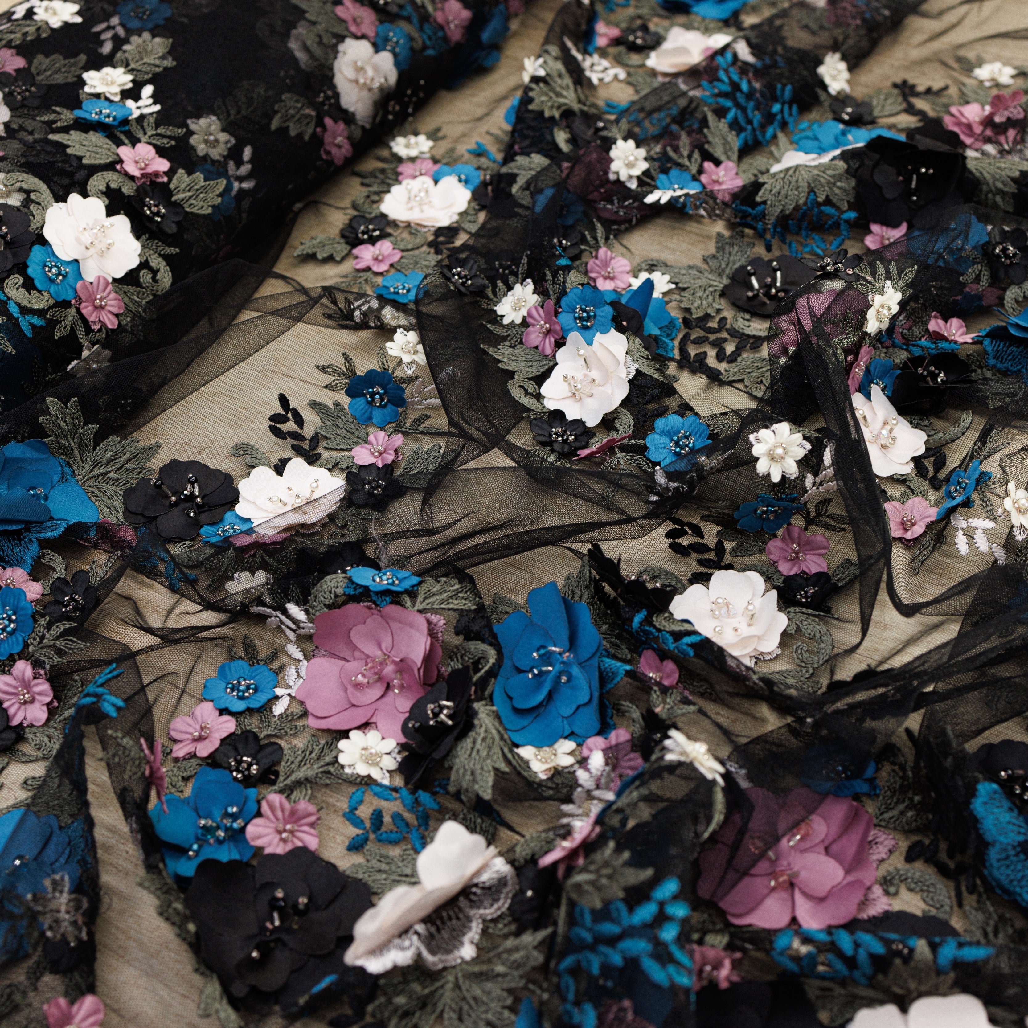Broderie A2 Negru la metru