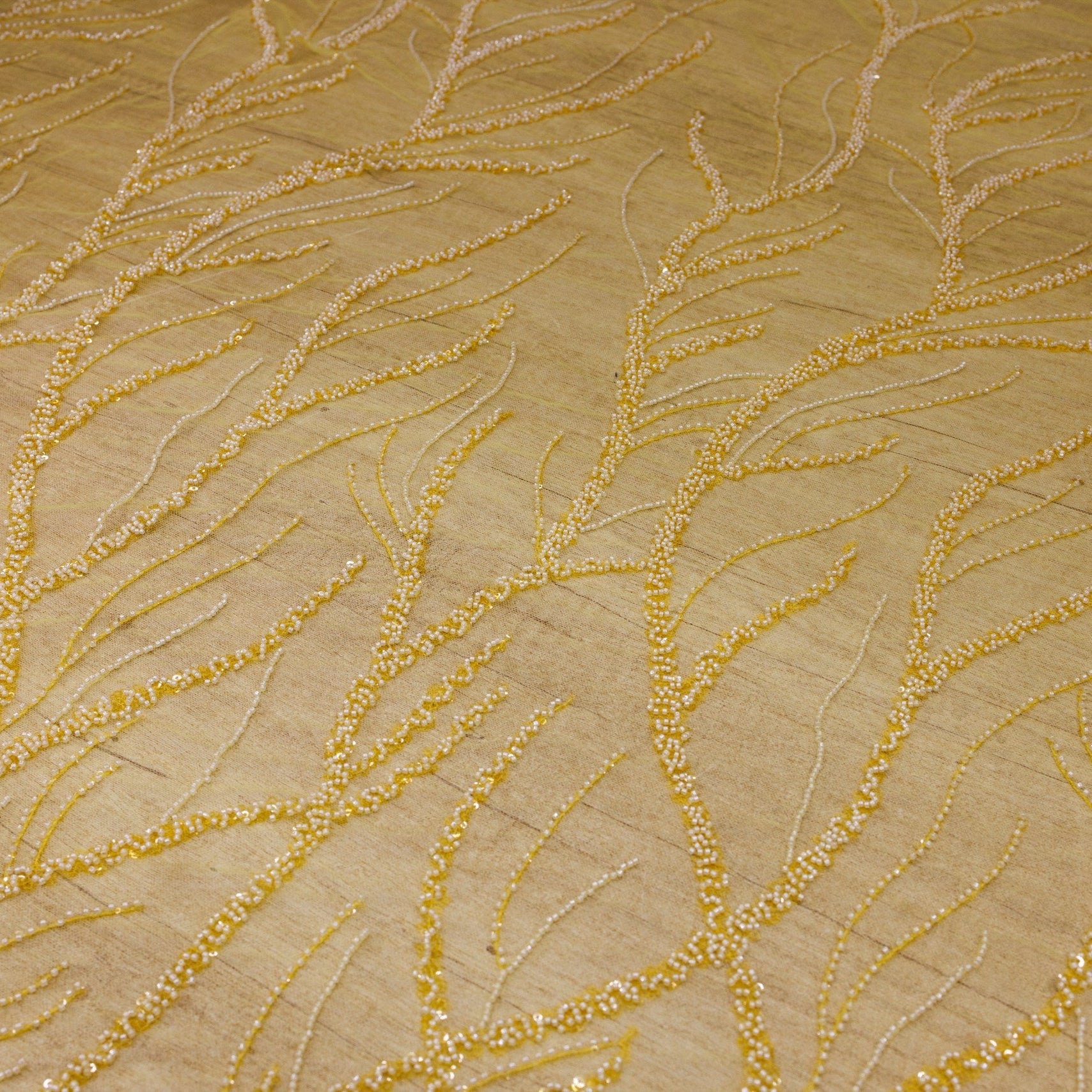 Broderie tip dantela cu perle/margele si paiete - Galben Auriu M9