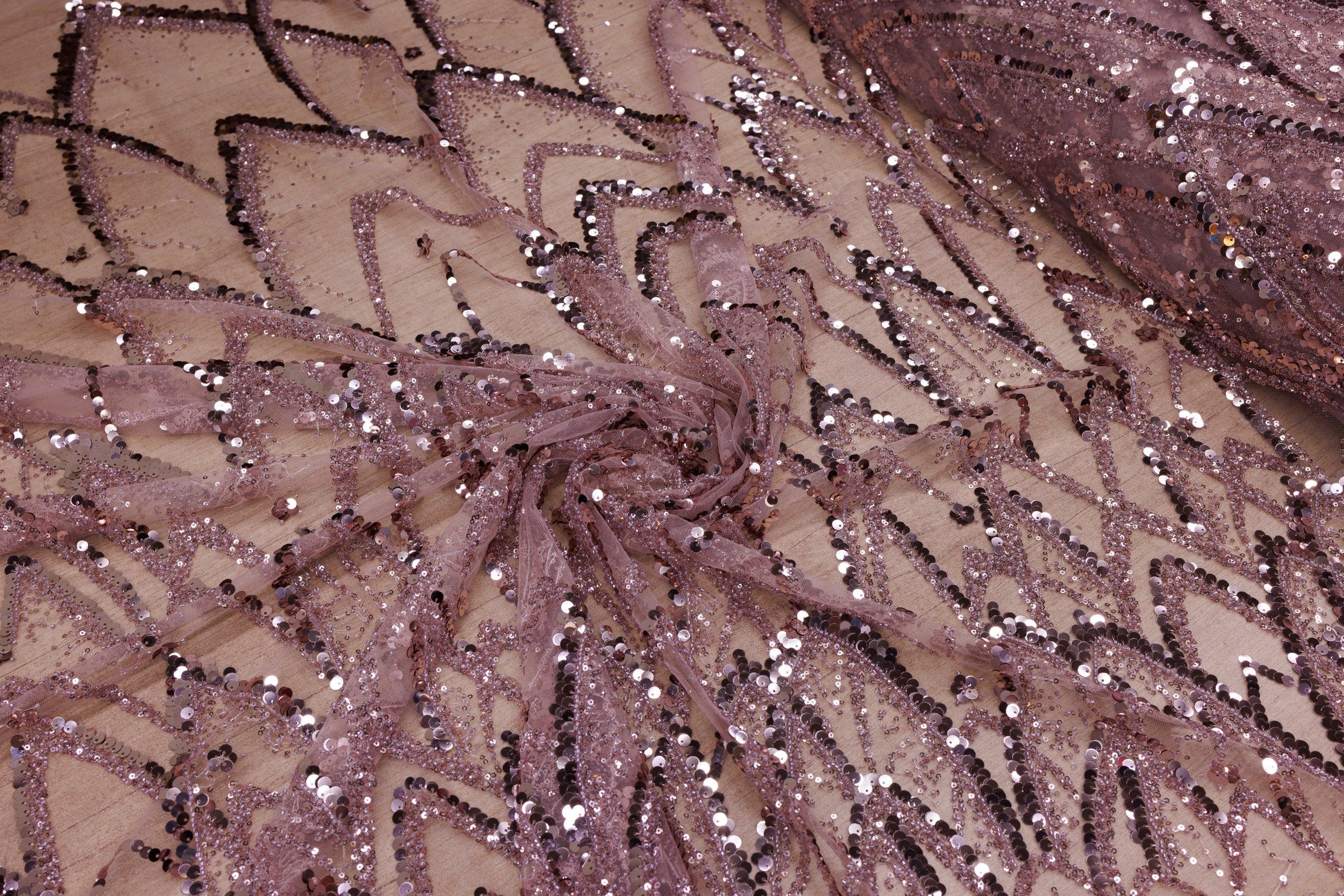 Broderie tip dantela cu perle/margele si paiete A31 - Roz