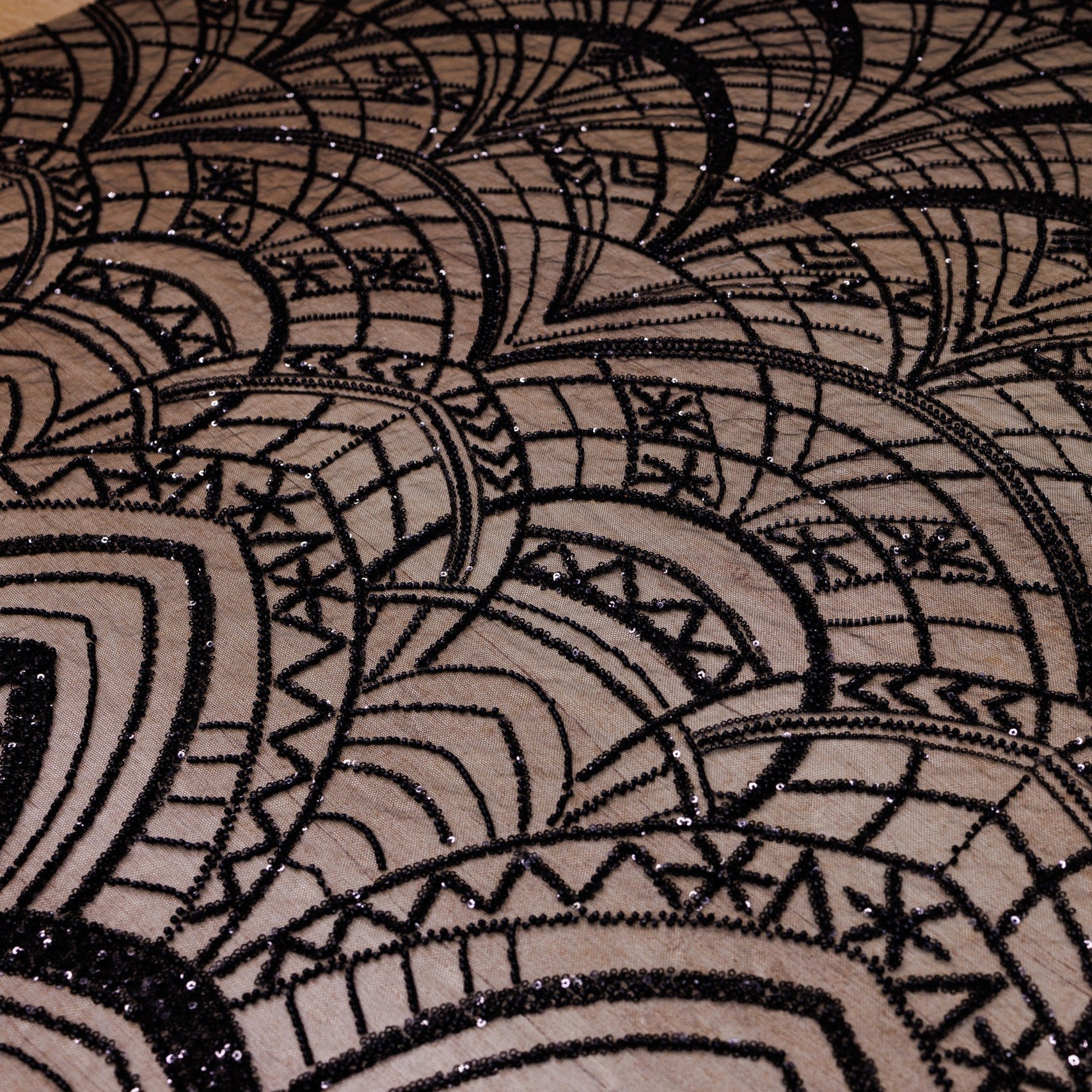 Broderie A32 Negru la metru