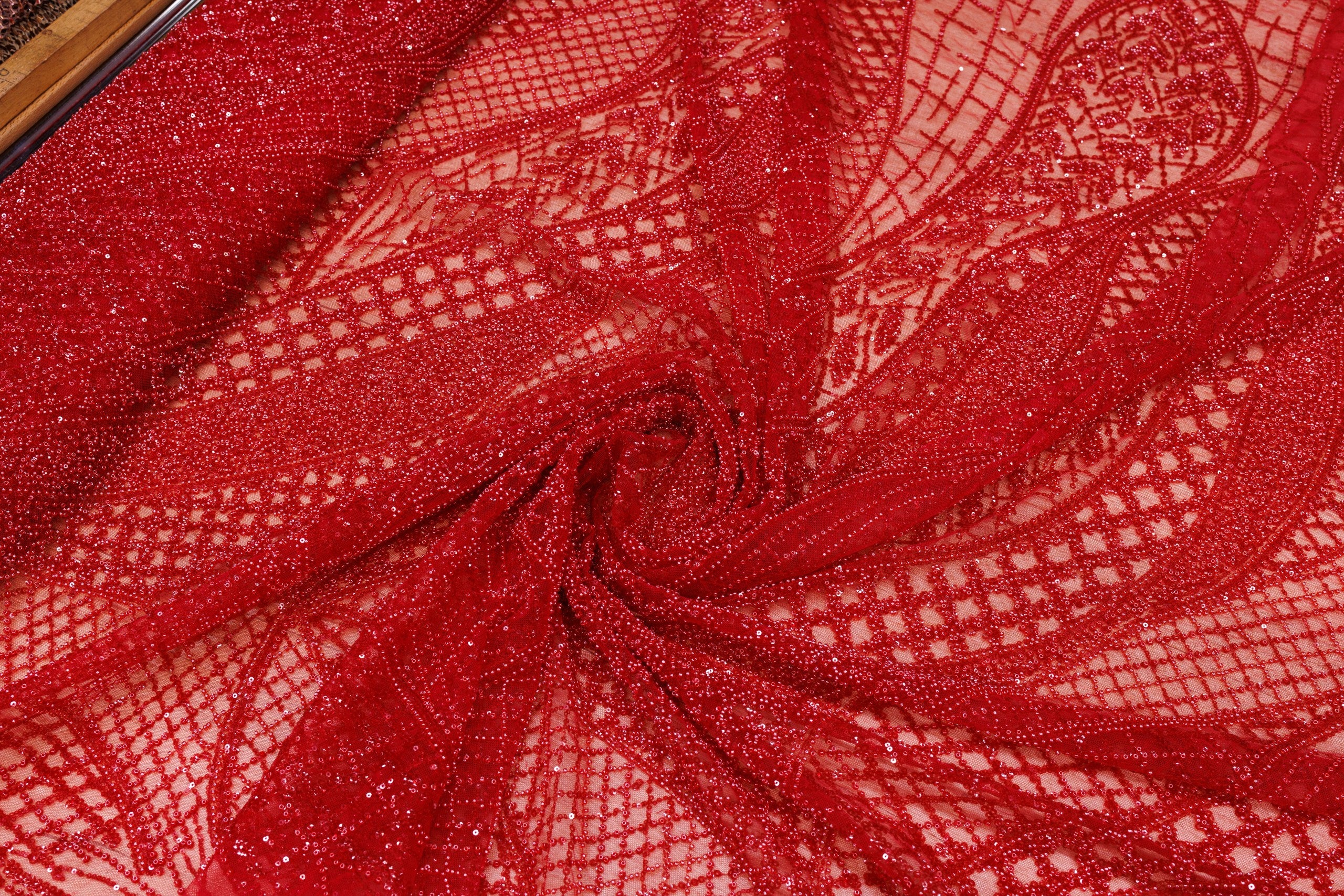 Broderie de lux tip dantela cu margele si paiete cusute manual A78 - Rosu