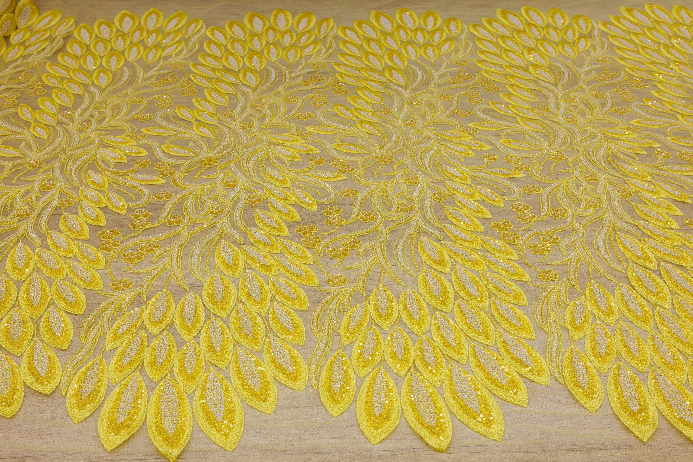 Broderie tip dantela cu perle/margele si paiete A87 - Galben