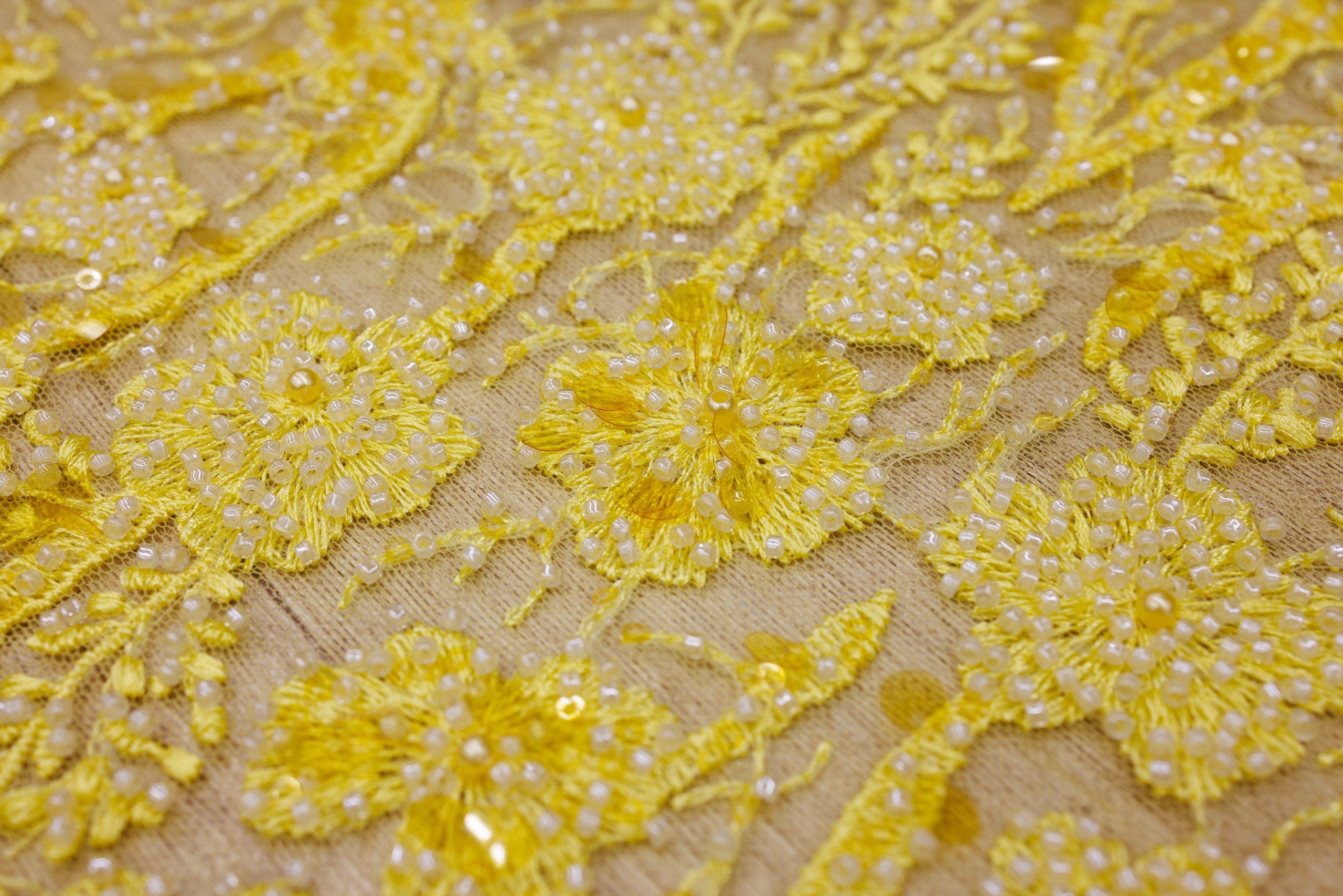 Broderie tip dantela cu perle/margele si paiete A89 - Galben