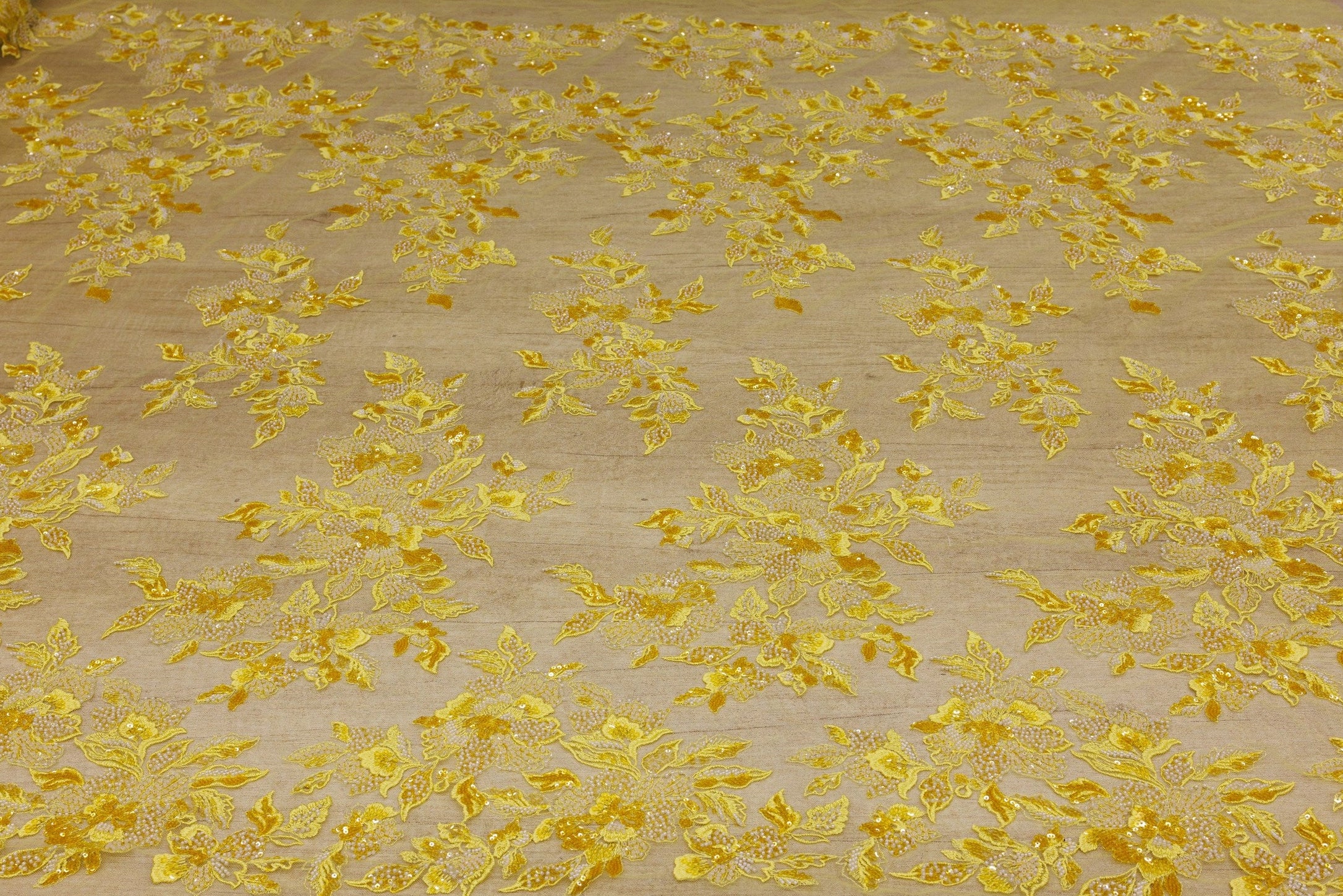 Broderie tip dantela cu perle/margele si paiete A92 - Galben
