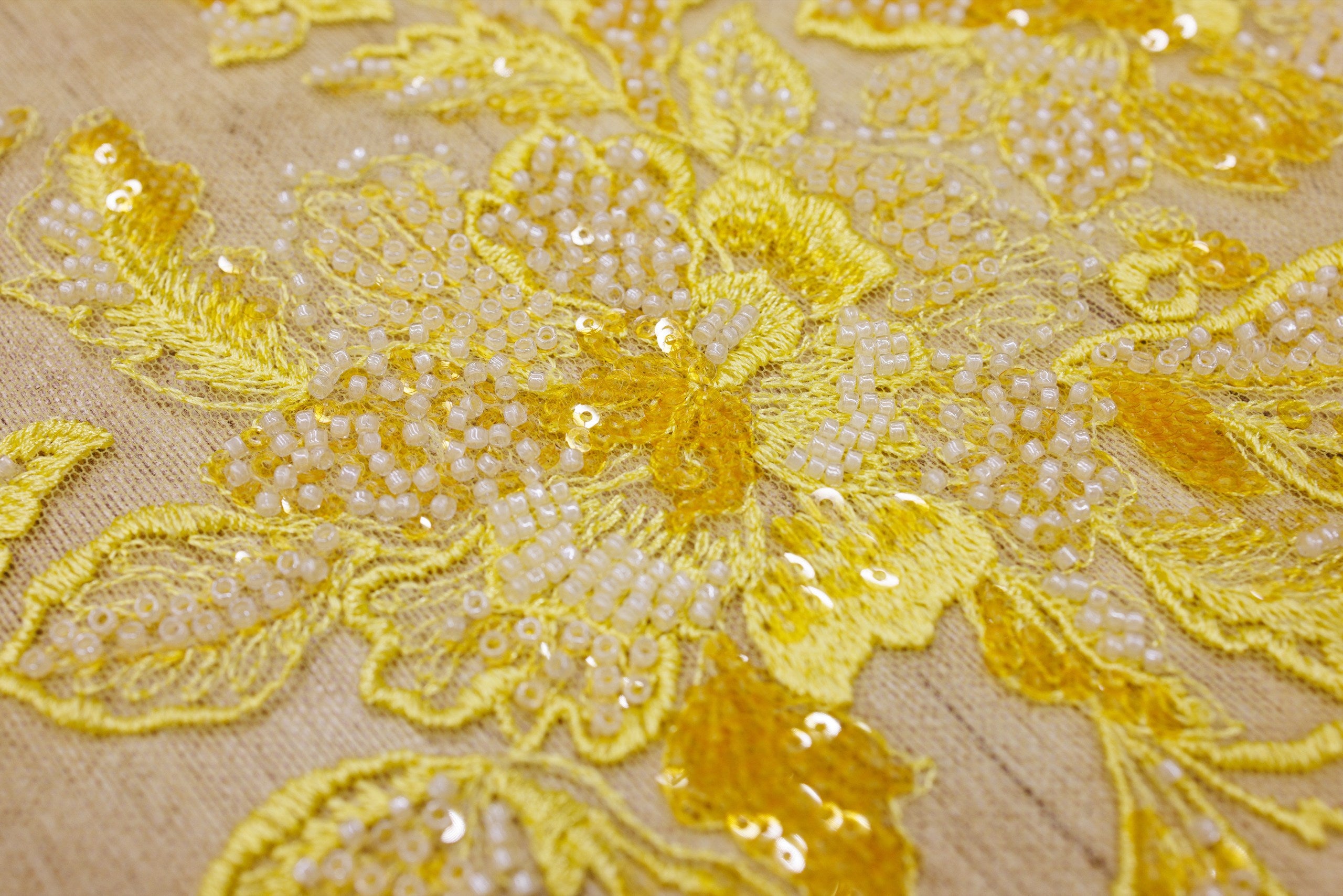 Broderie tip dantela cu perle/margele si paiete A92 - Galben