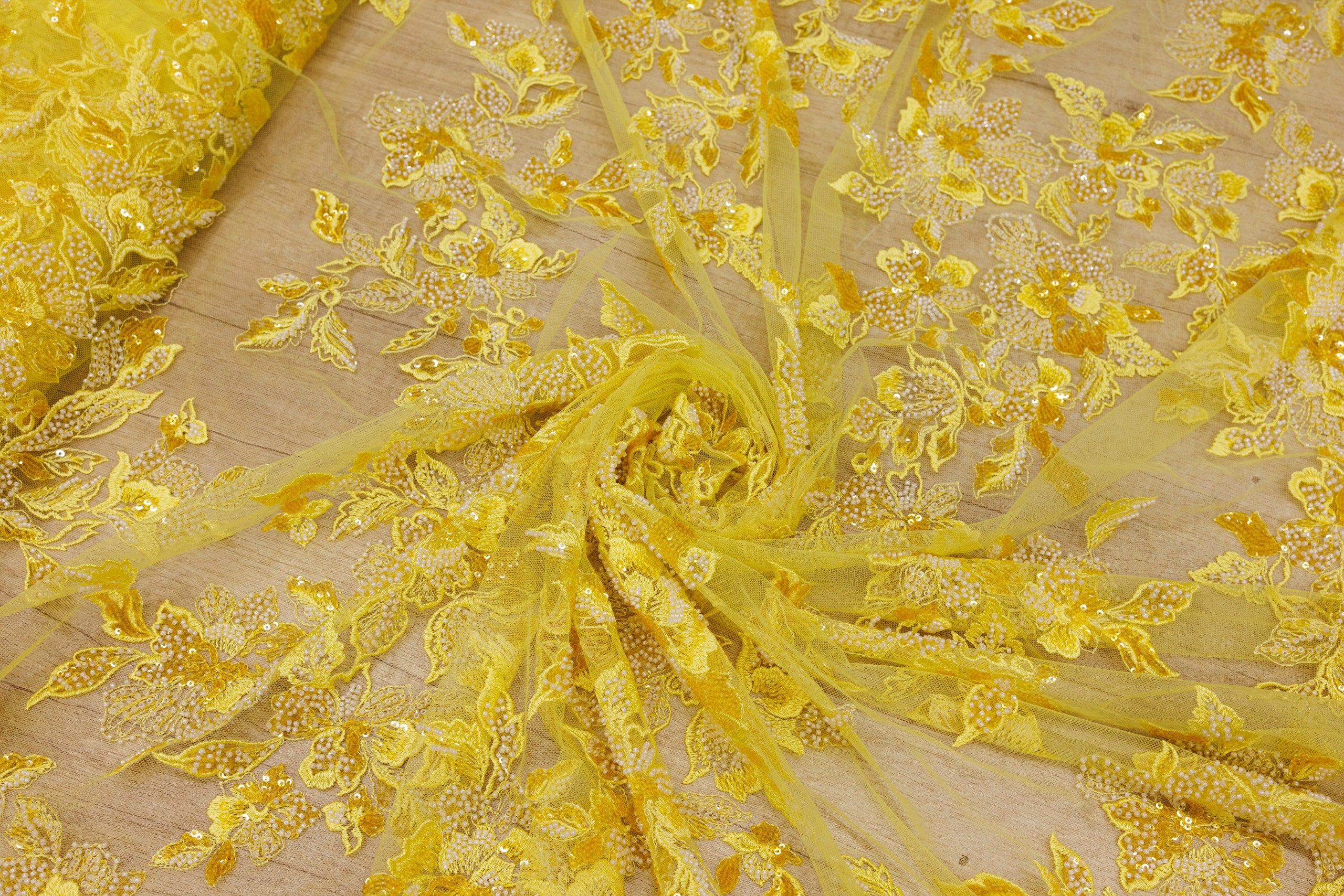 Broderie tip dantela cu perle/margele si paiete A92 - Galben