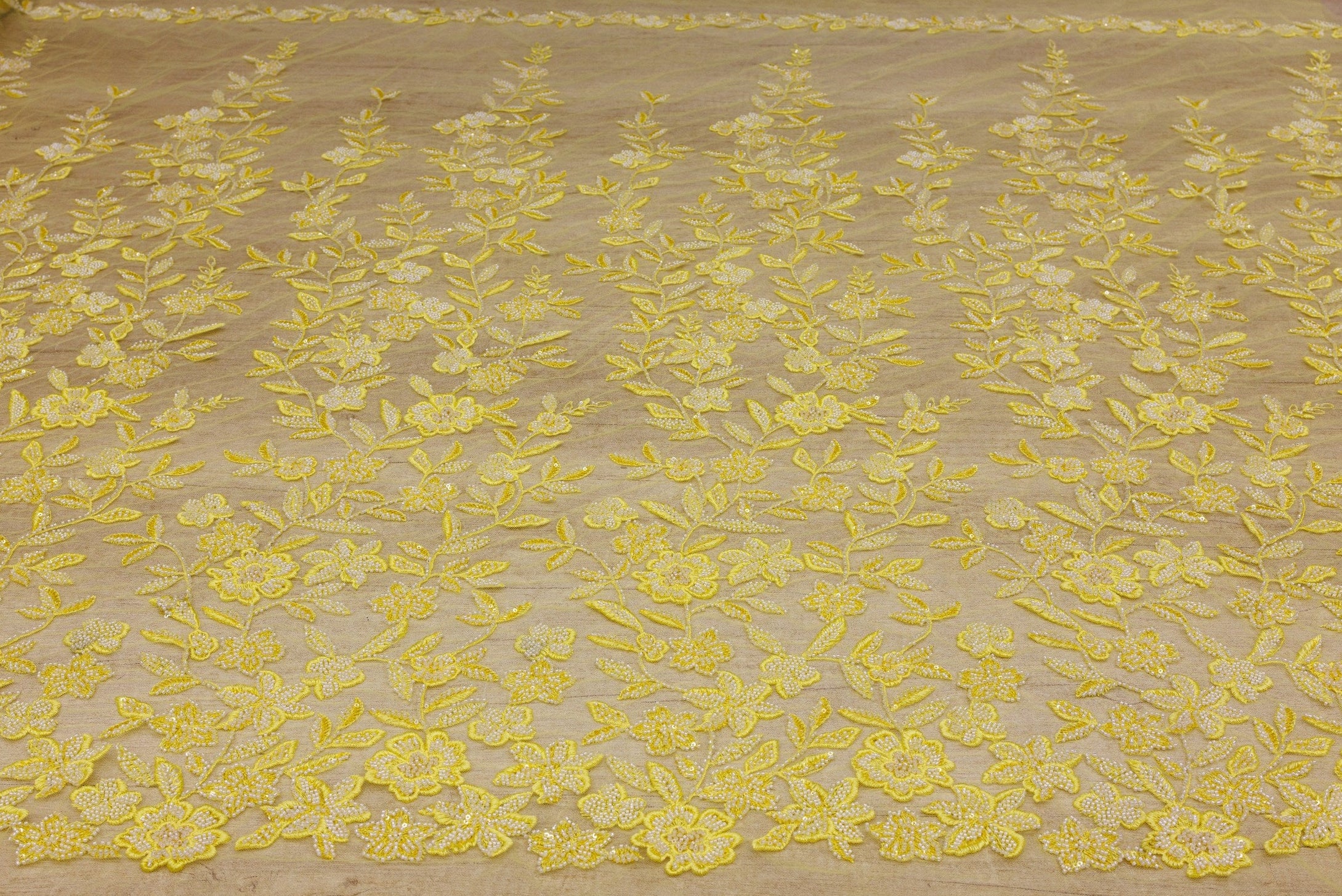 Broderie de lux tip dantela cu flori 3D si margele cusute manual A93 - Galben