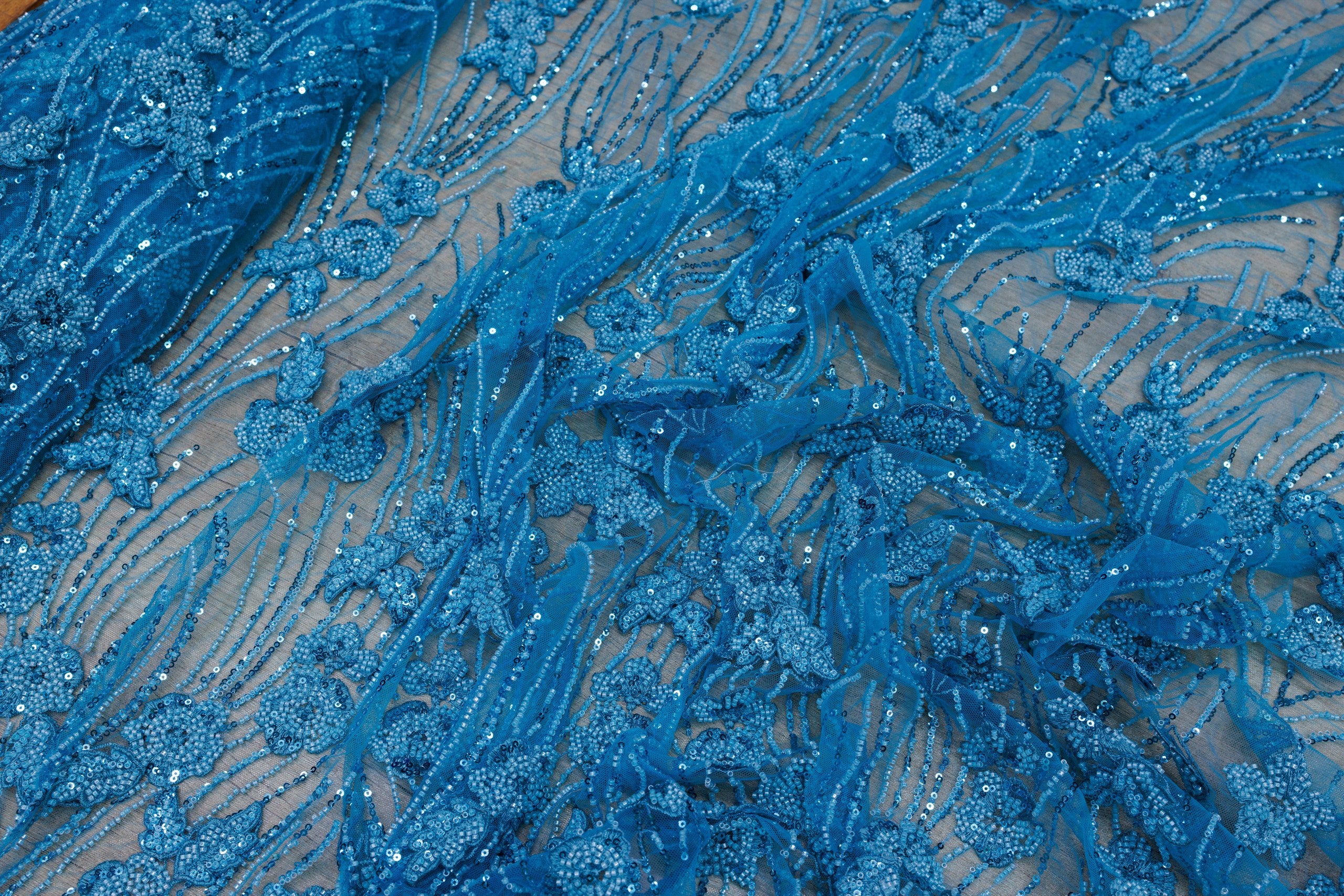 Broderie de lux tip dantela cu flori 3D si margele cusute manual A90 - Bleu