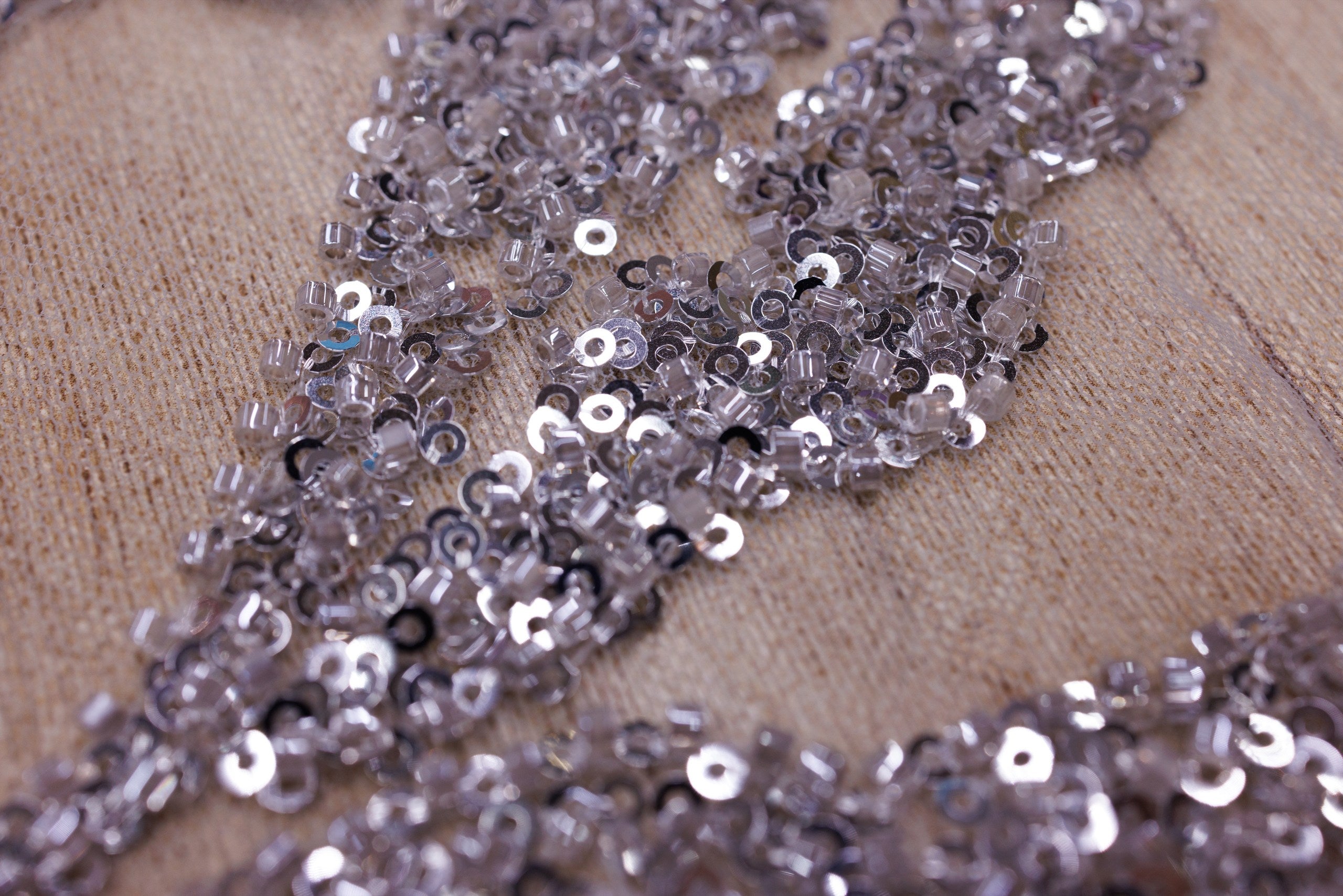 Broderie tip dantela cu perle/margele si paiete B11 - Argintiu