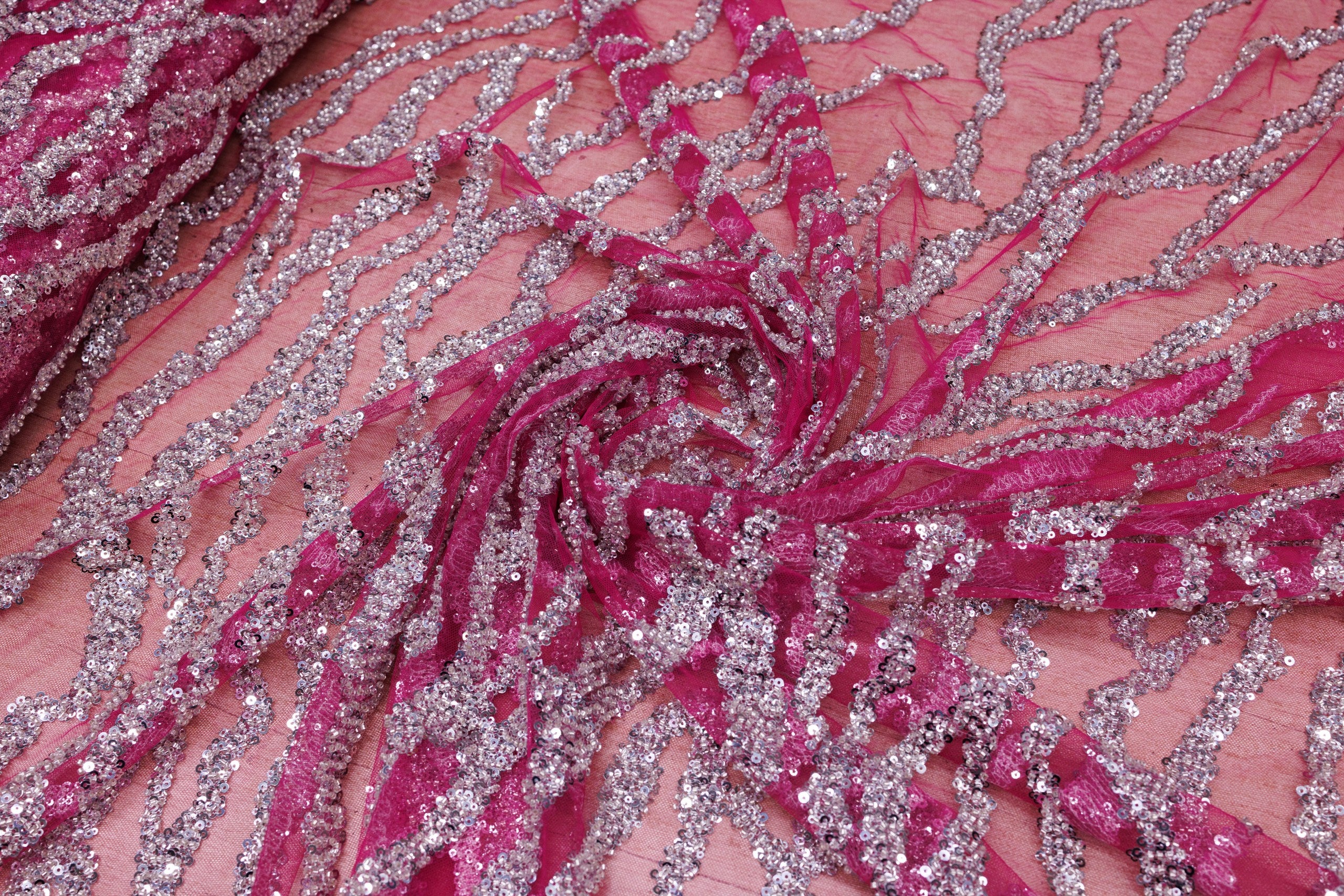 Broderie tip dantela cu perle/margele si paiete B18 - Roz Fucsia