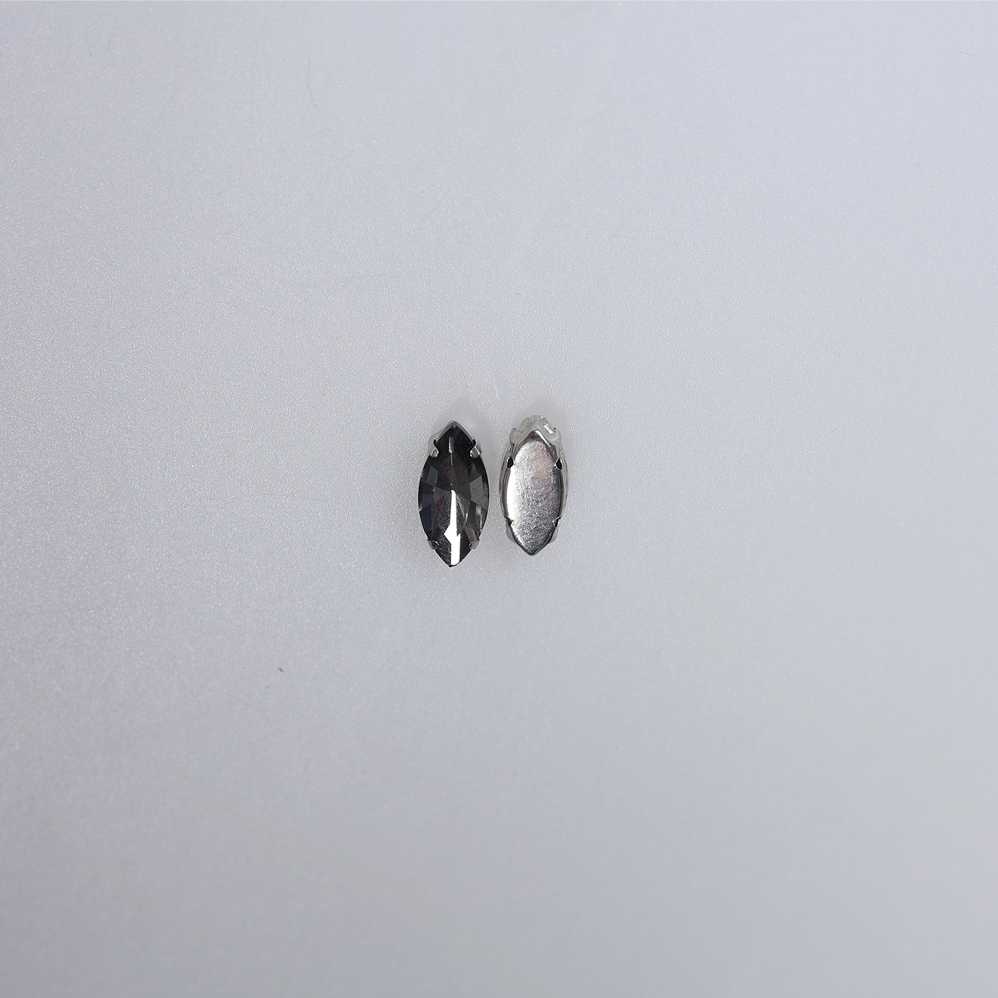 Piatră pentru cusut tip lacrimă 1.5x0.7 cm - Ahura