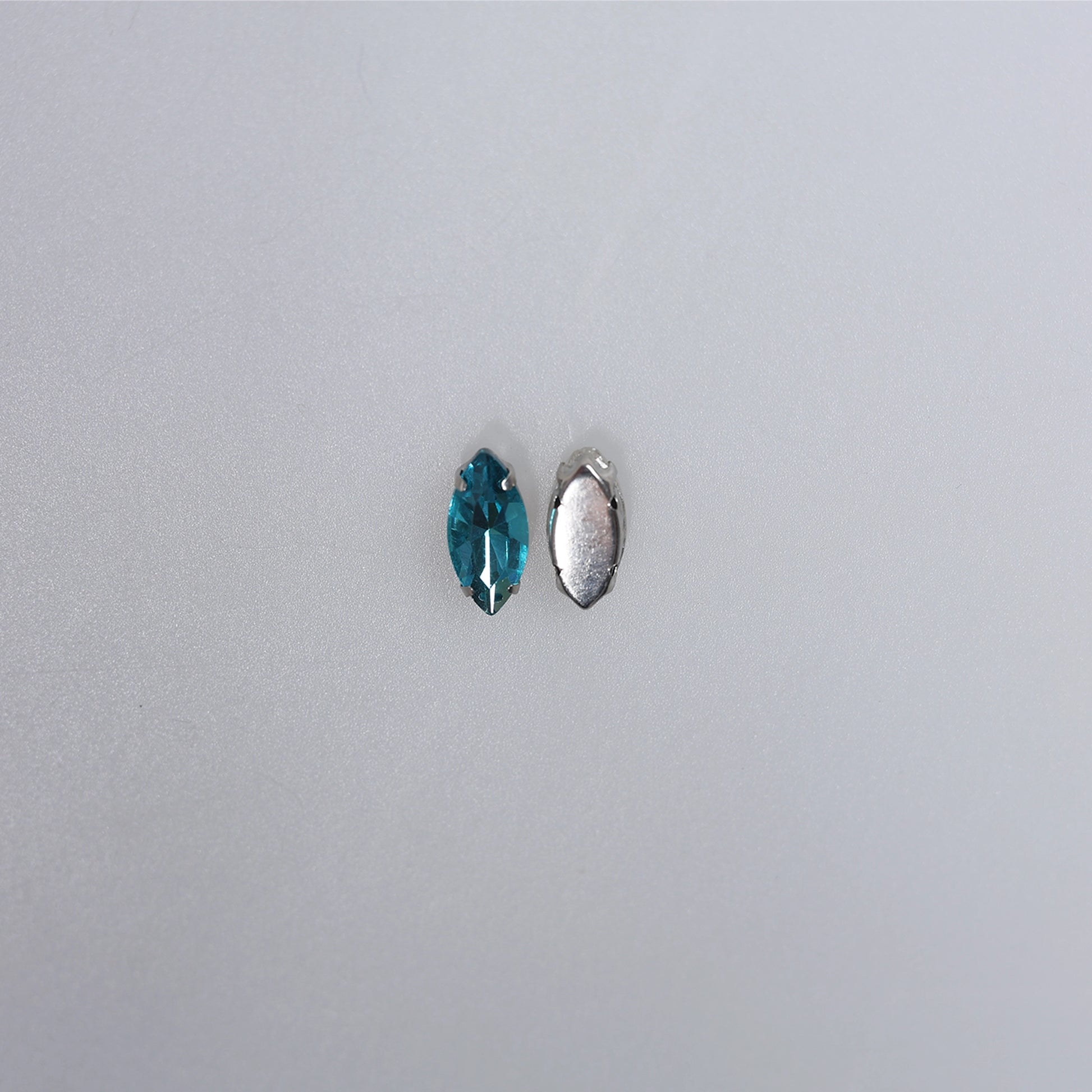 Piatră pentru cusut tip lacrimă 1.5x0.7 cm - Ahura