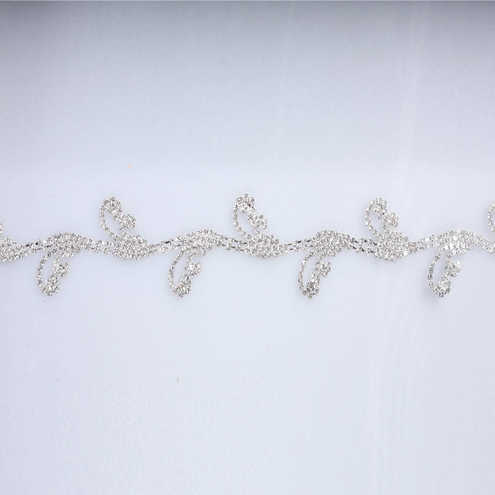 Banda cu strasuri M135 - Ahura