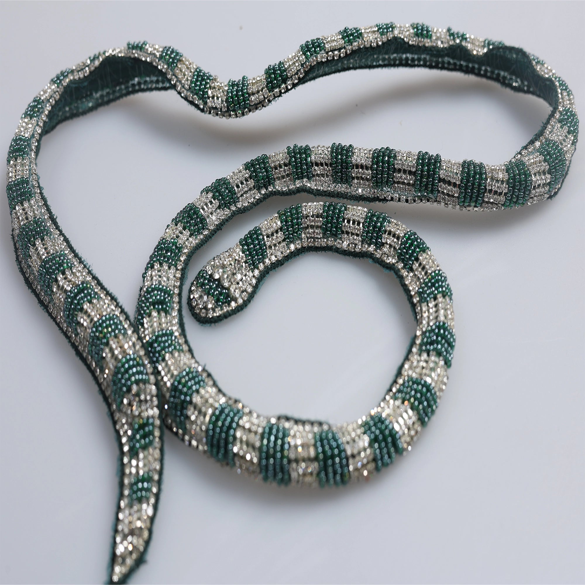 Aplicatii cu strasuri M12 - Ahura