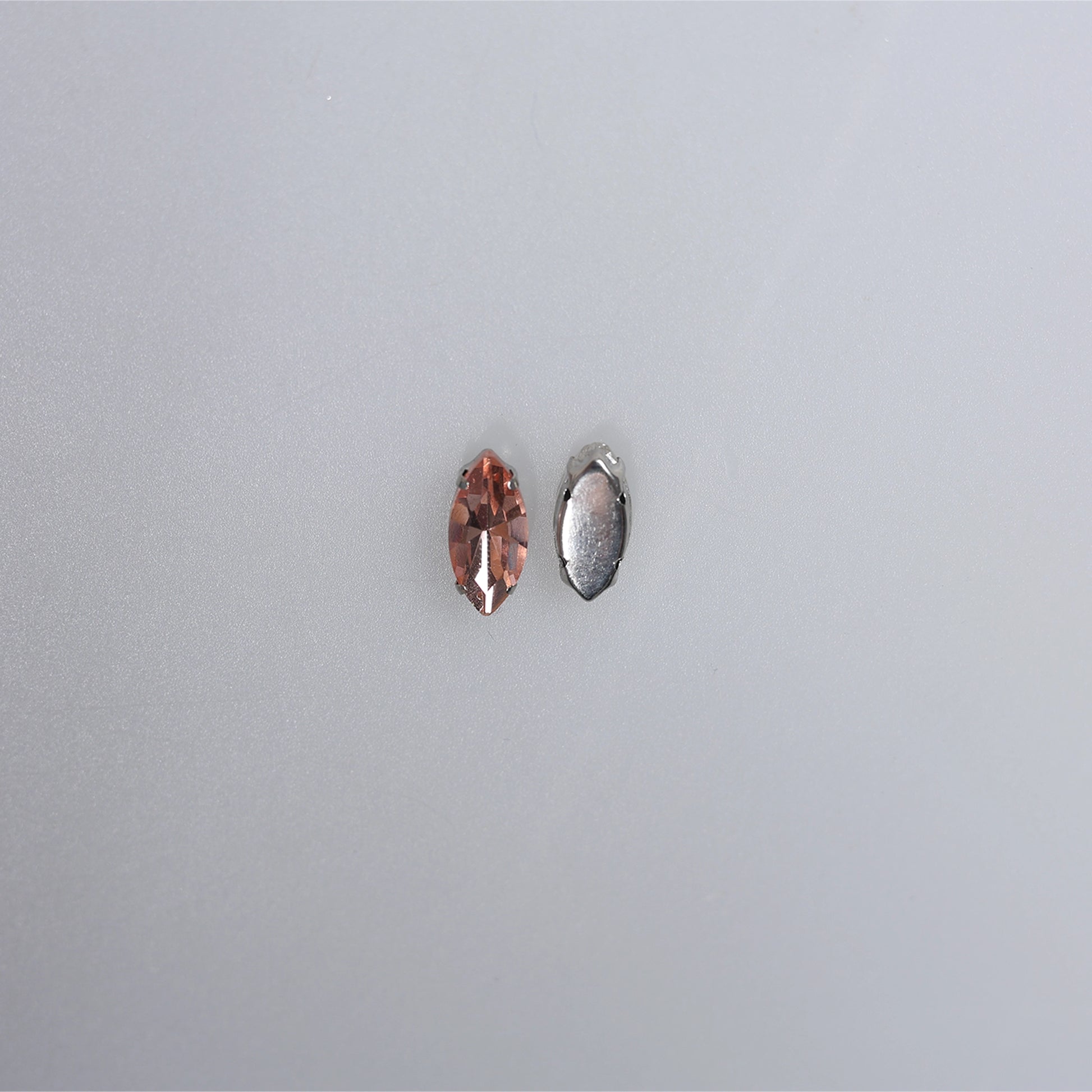 Piatră pentru cusut tip lacrimă 1.5x0.7 cm - Ahura