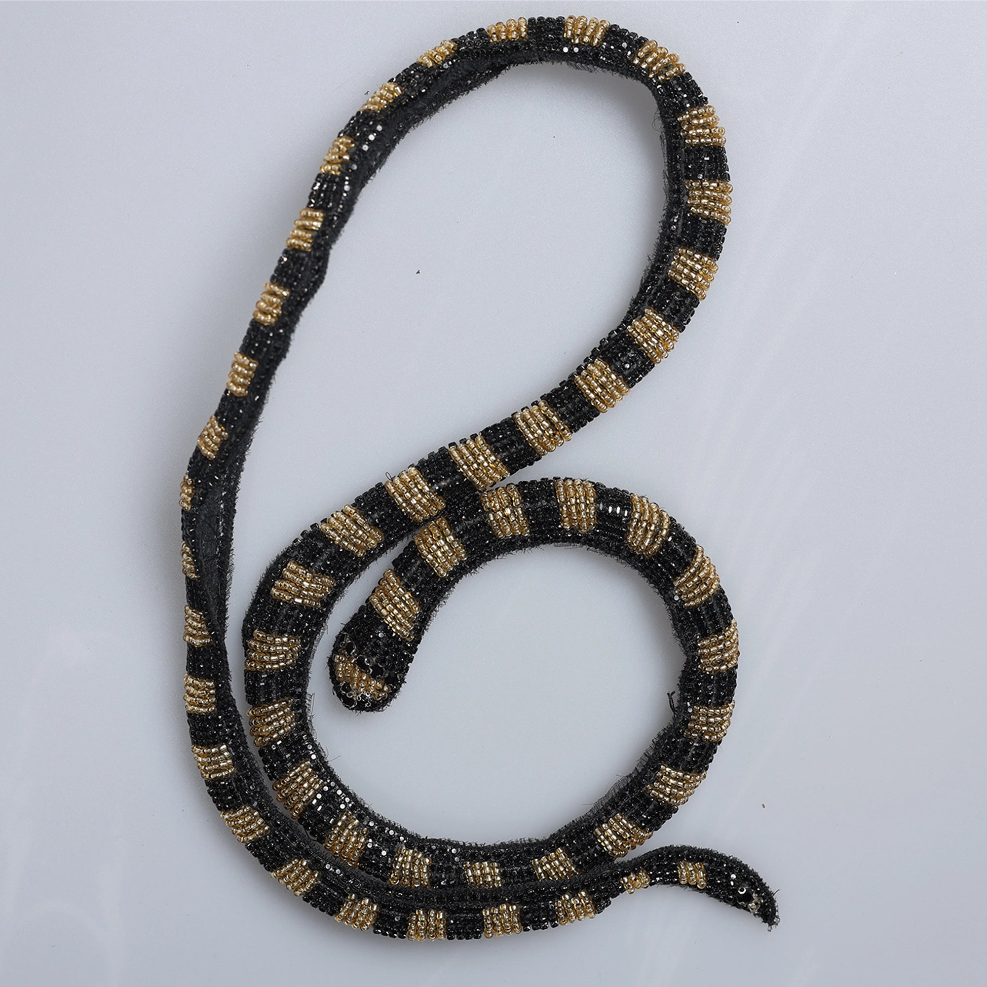 Aplicatii cu strasuri M12 - Ahura