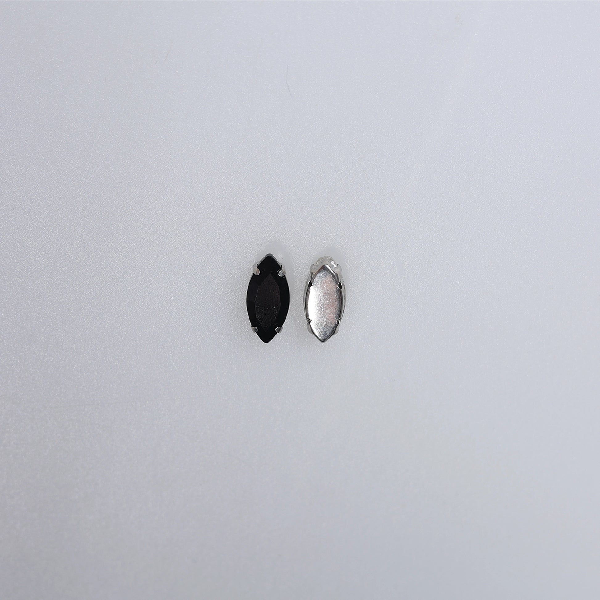 Piatră pentru cusut tip lacrimă 1.5x0.7 cm - Ahura