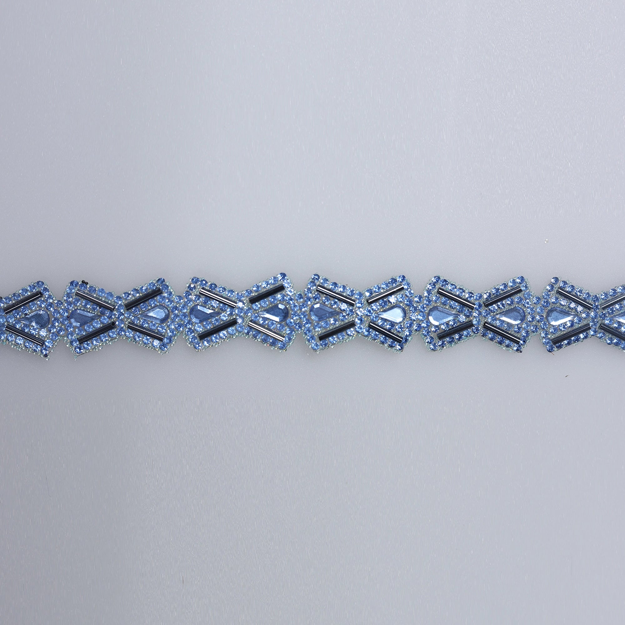 Aplicatii cu strasuri M358 - Ahura