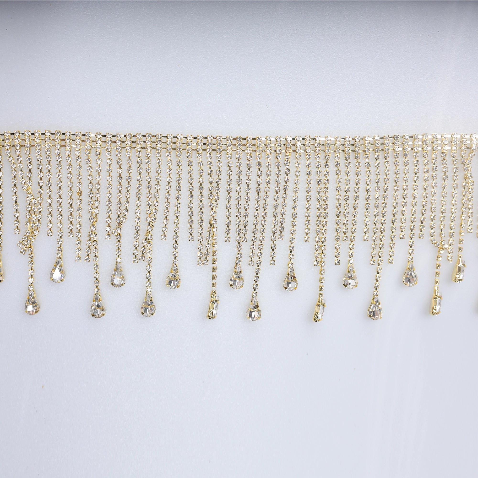 Banda cu strasuri M83 - Ahura